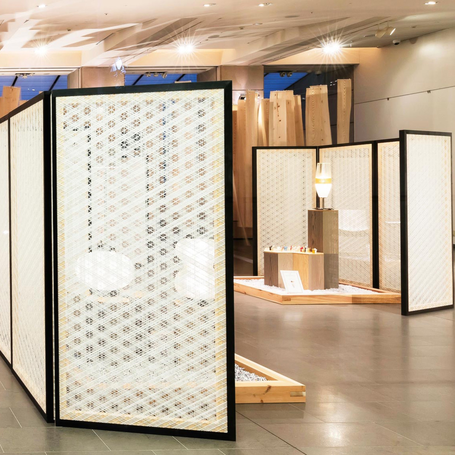 Display product i-Mesh Byobu from manufacturer i-mesh