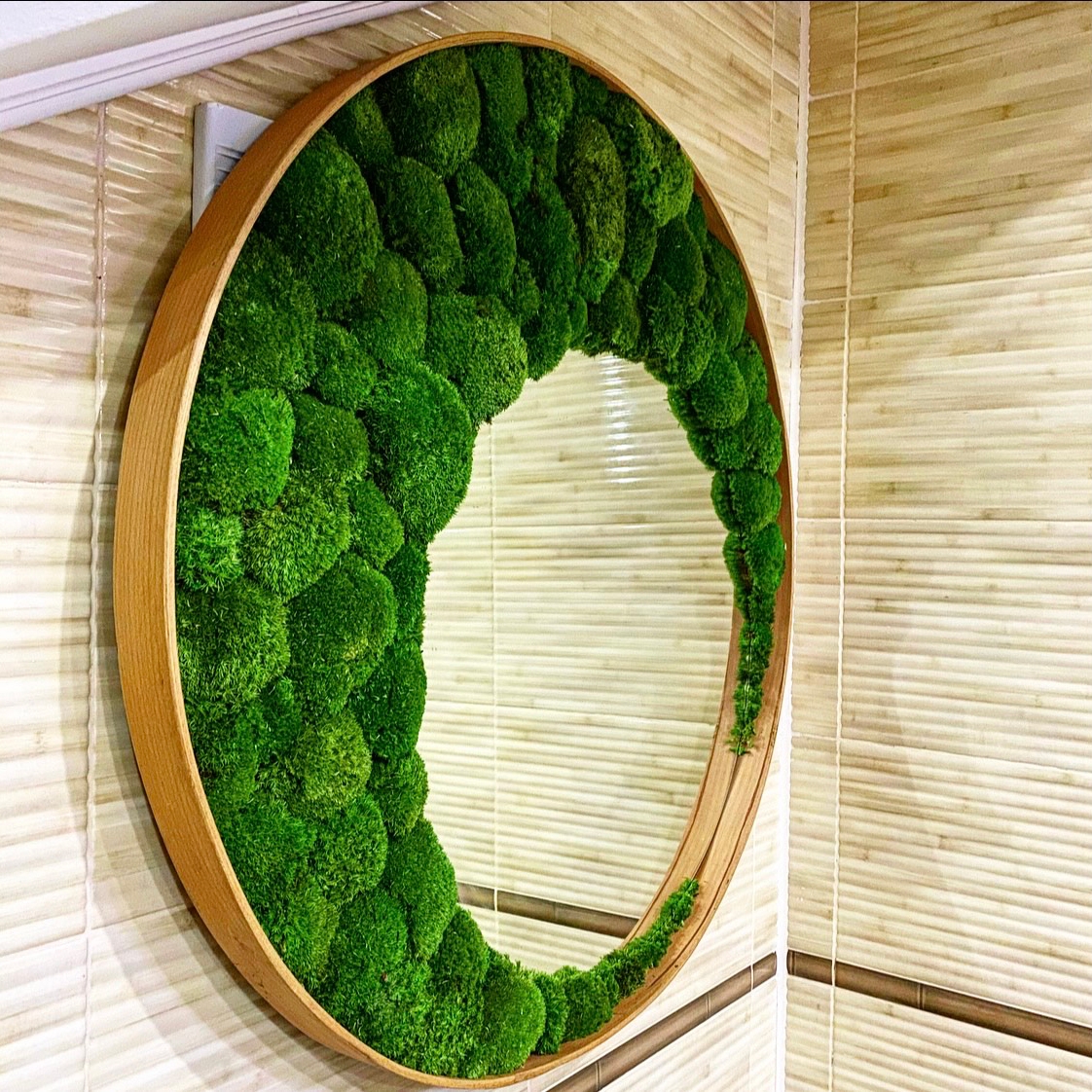 Display product Mirror With Ball Moss from manufacturer Ekomoss