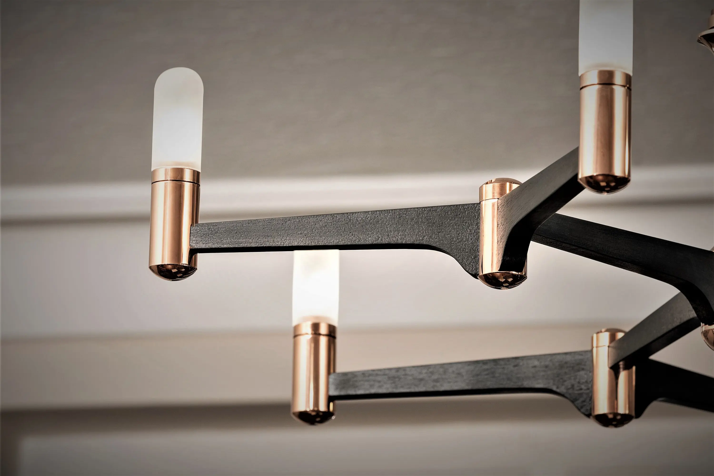 Joe Scog - Guinevere | 6 Arm 1 Tier