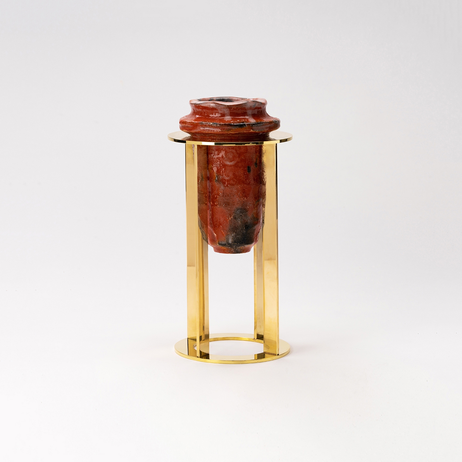 Vertoon produk Rakunyu Yoshimura Chu | Raku ceramic and brass pedestal van vervaardiger Hiyoshiya