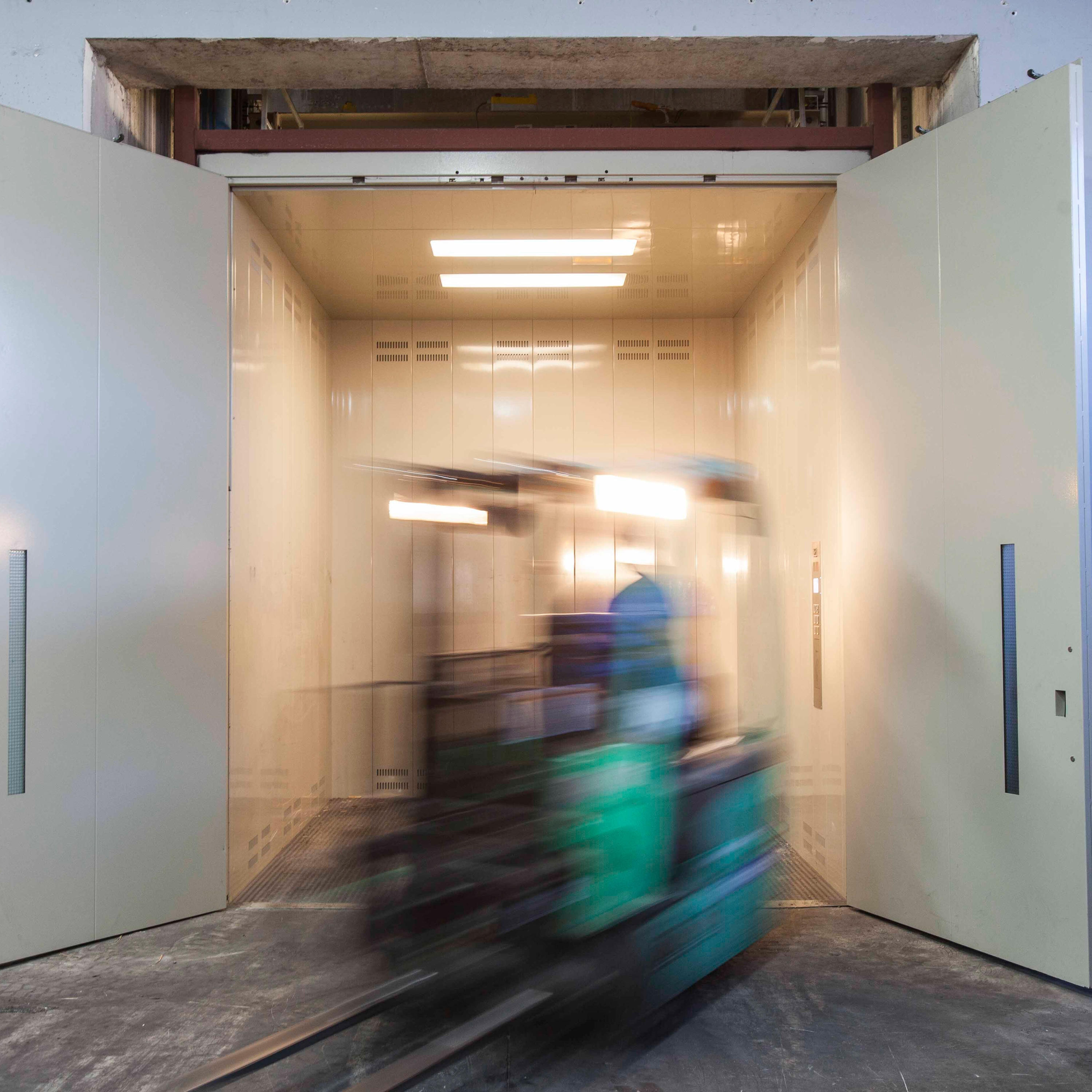 Mostra il prodotto Elevators | Atlas Super Gigas for Industrial Buildings del produttore KLEEMANN