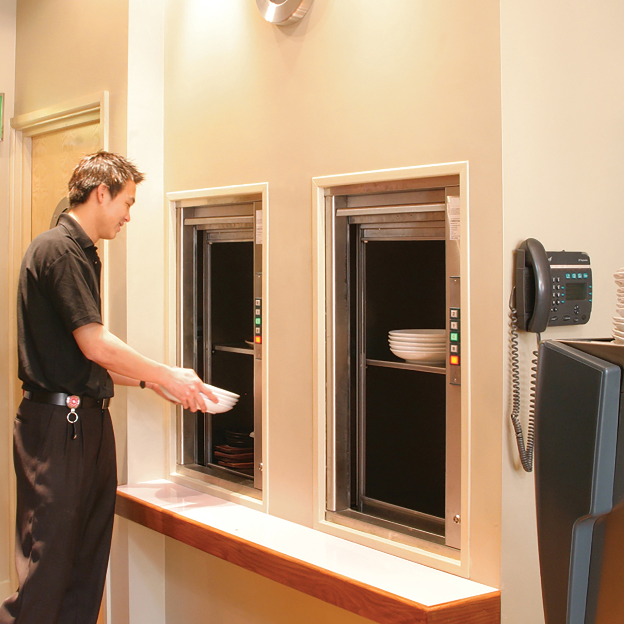 Mostra il prodotto Elevators | Dumbwaiter for Hotels del produttore KLEEMANN
