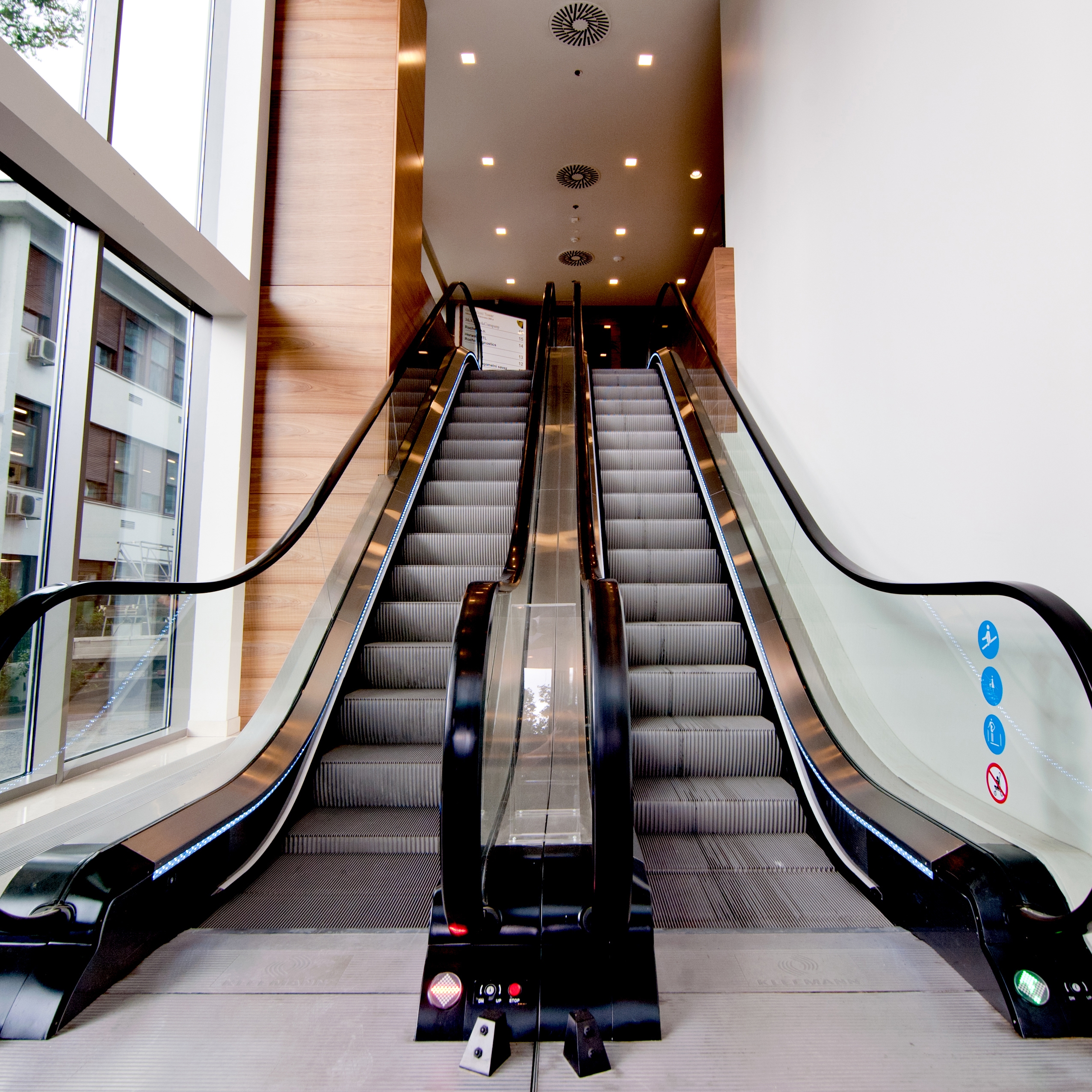 Produkt Escalators & Moving Walks | Fahrtreppe des Herstellers KLEEMANN anzeigen
