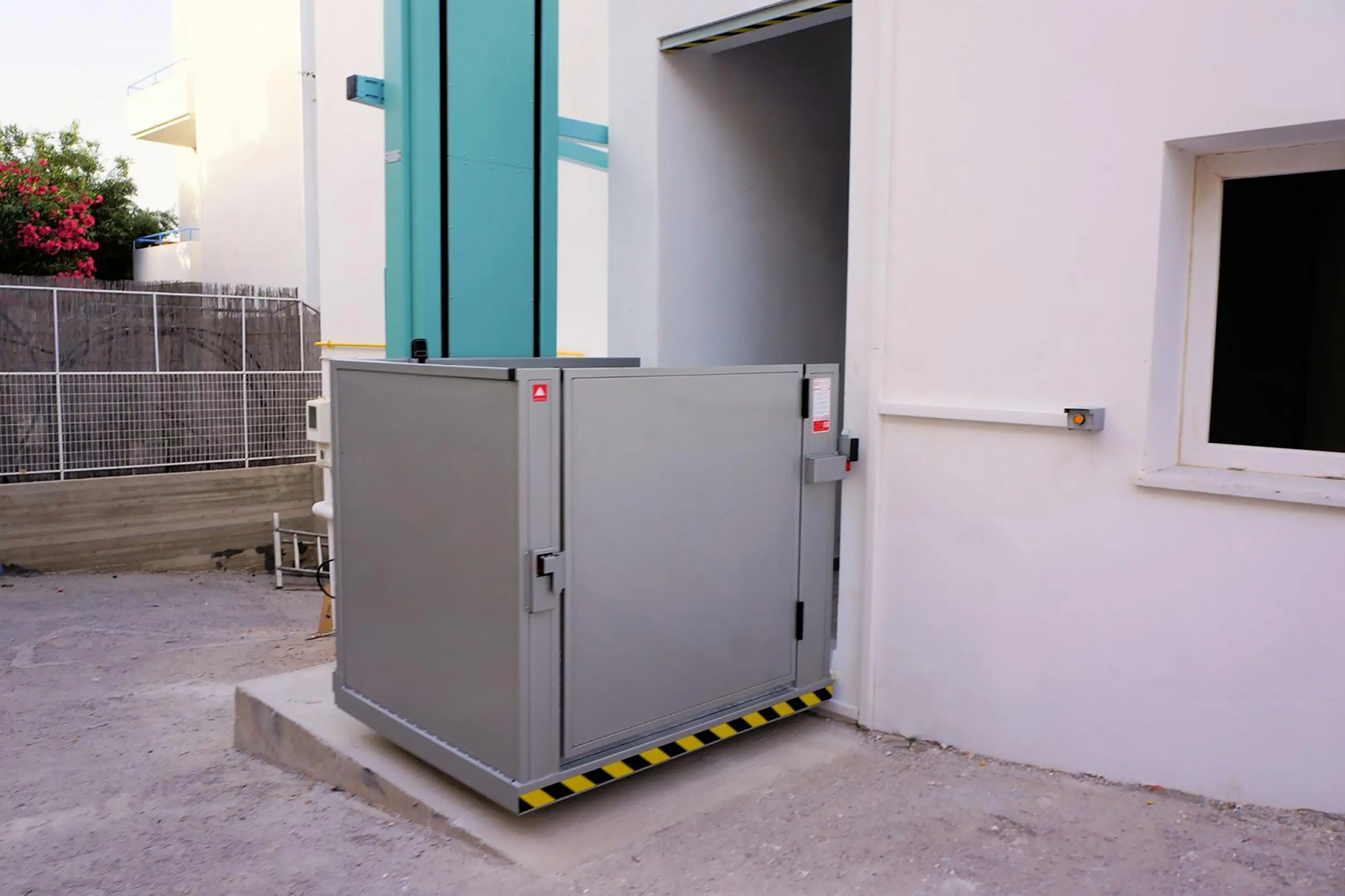 KLEEMANN - Accessibility | freeSTAIR Hydraulic Lifting System (Vertiplat)