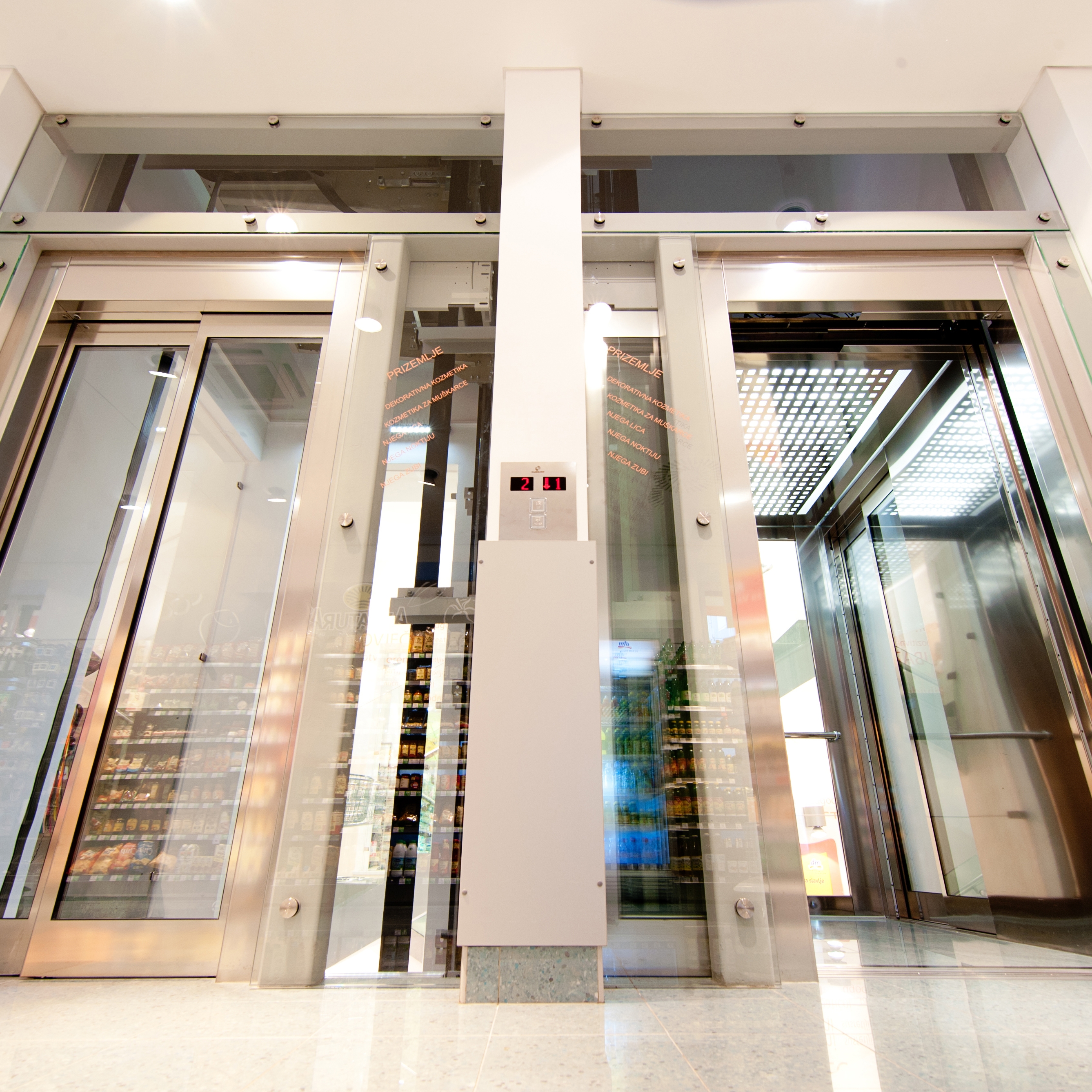 Mostra il prodotto Elevators | HRS for Commercial & public Buildings & Hotels del produttore KLEEMANN