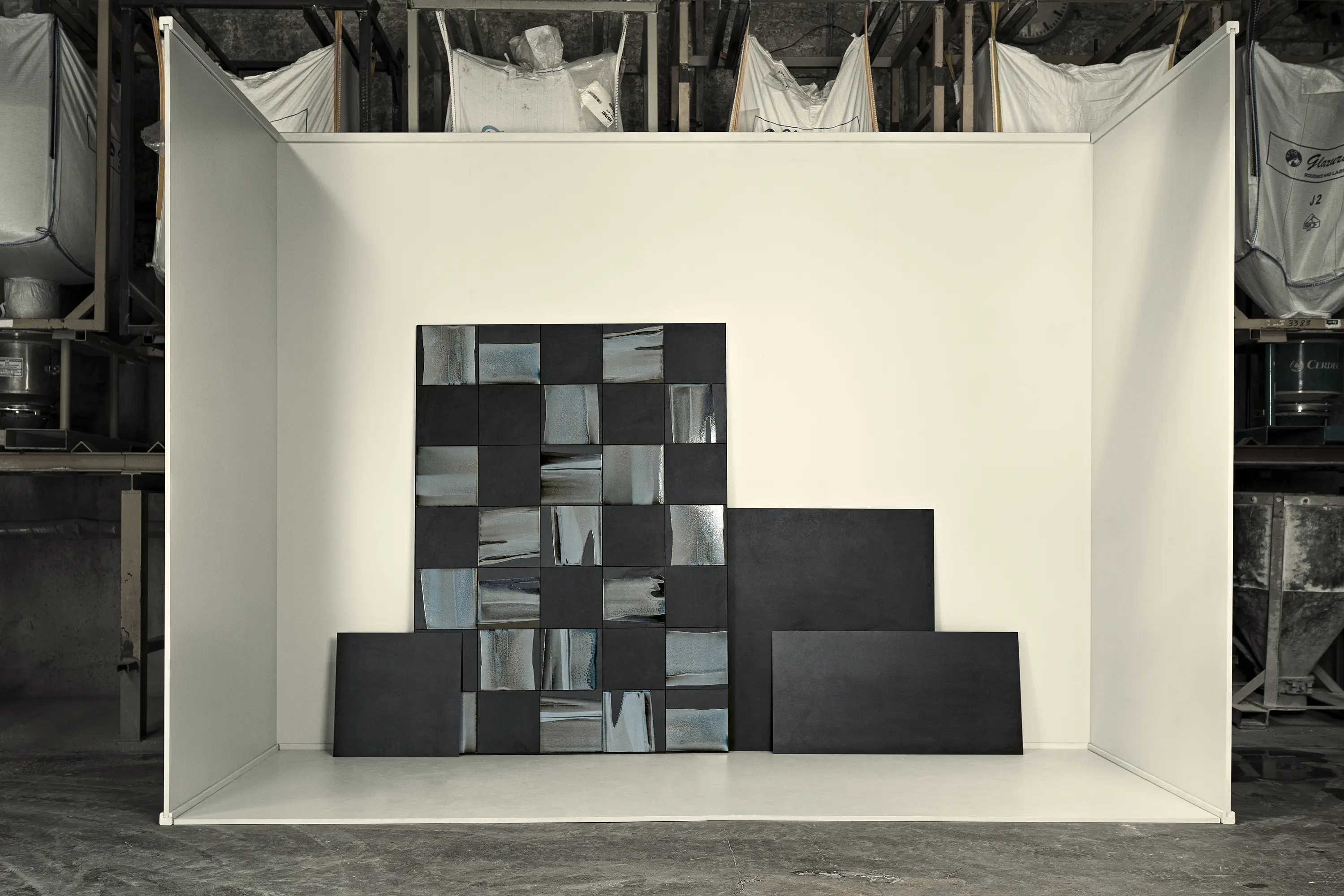 Ceramic District - QUARZSPRUNG titan 30x30/06