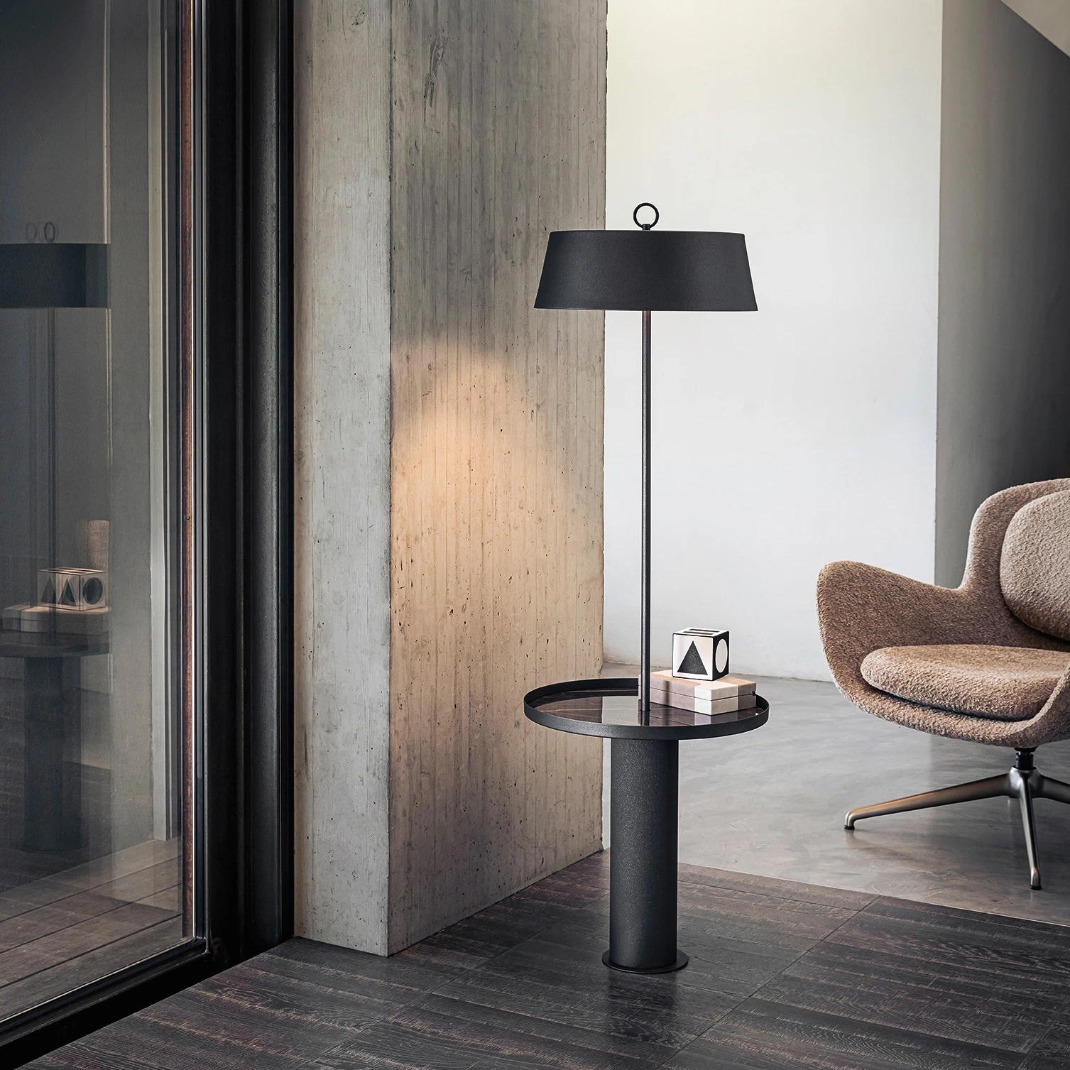 FLOOR LAMP