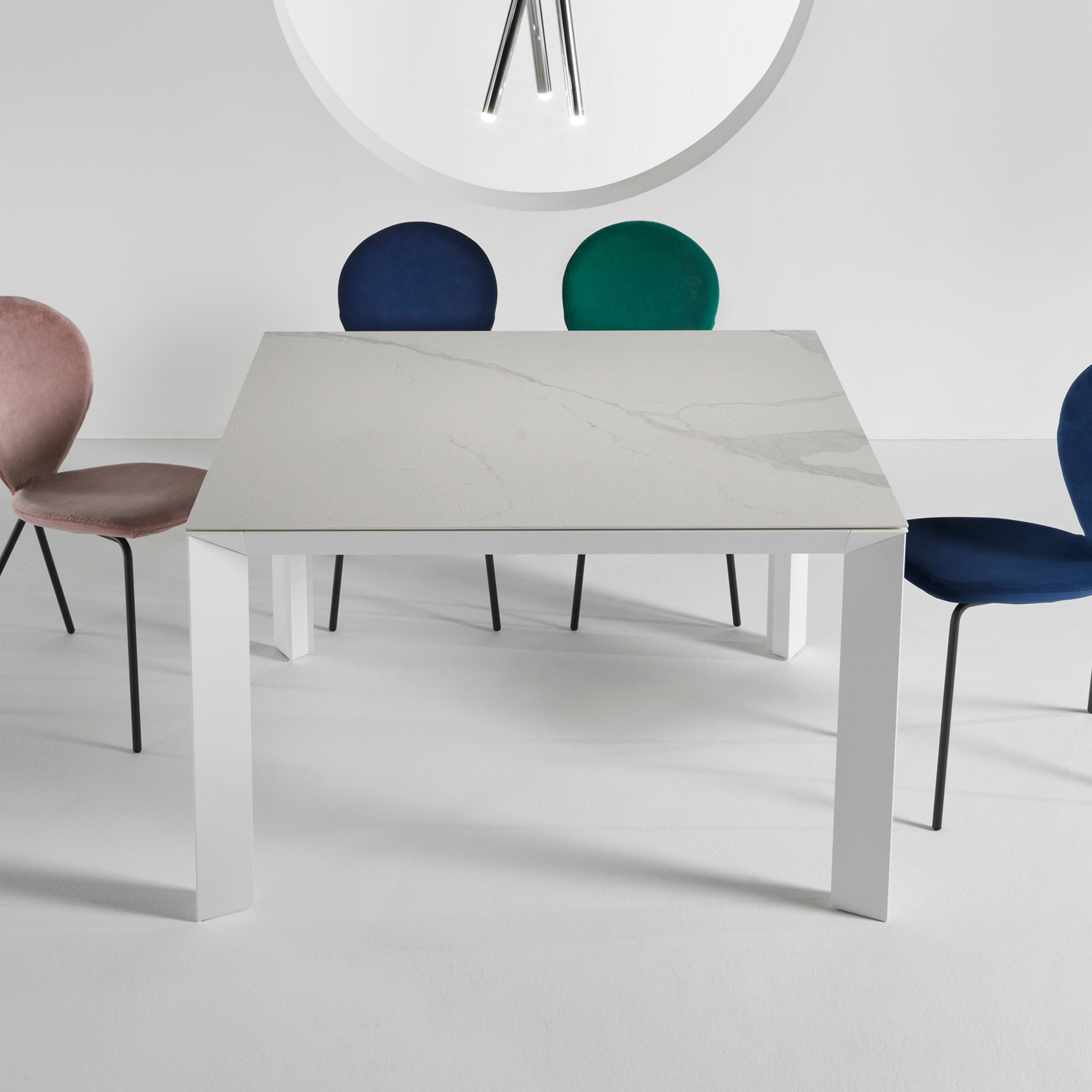 Manhattan Table