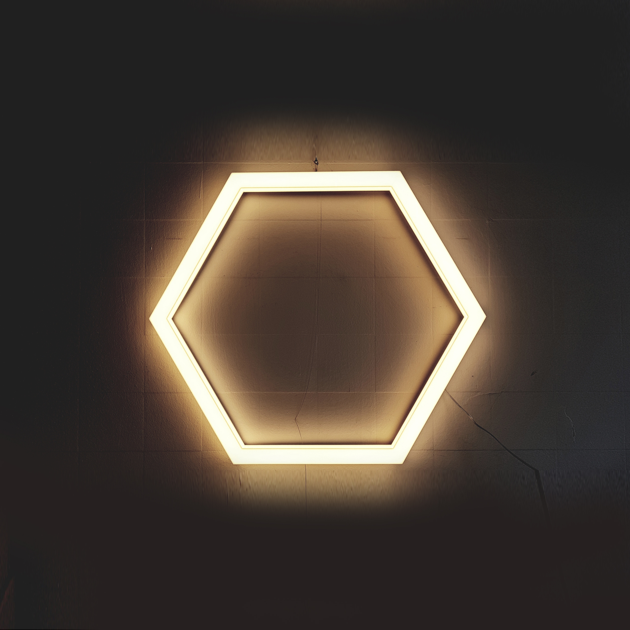 Display product LED Hexagon light TheX 2000 Ceiling lamp from manufacturer leuchtstoff