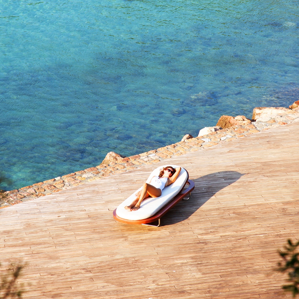 LOUNGERS