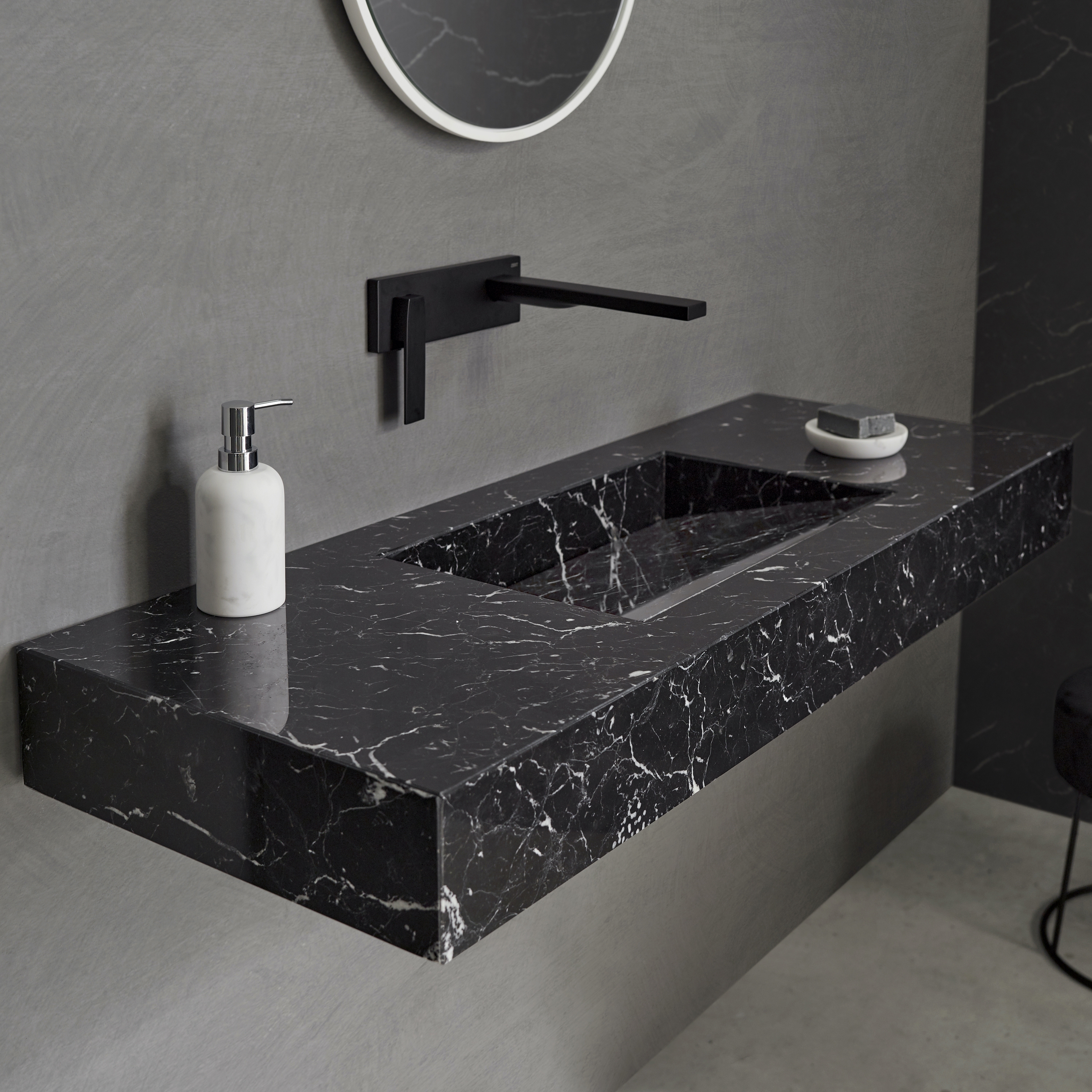 Mostrar el producto MARBLE | Lavabo Suspendido Sagitta de mármol Marquina del fabricante Riluxa