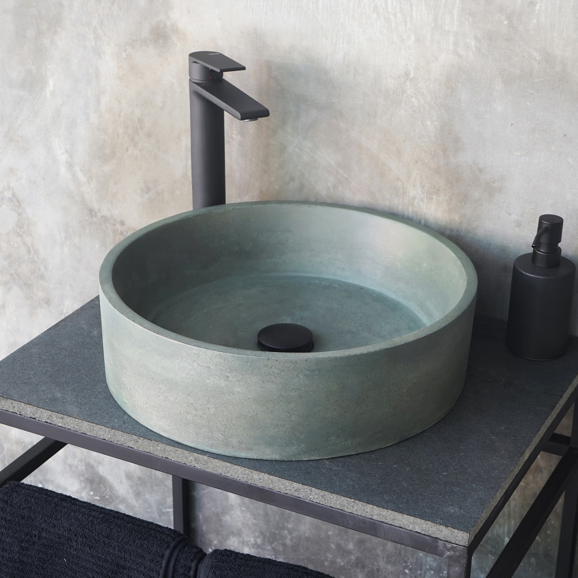 Display product Udinesse Copper Green Concrete - Basin - Sink - Vessel - Washbasin from manufacturer ConSpire