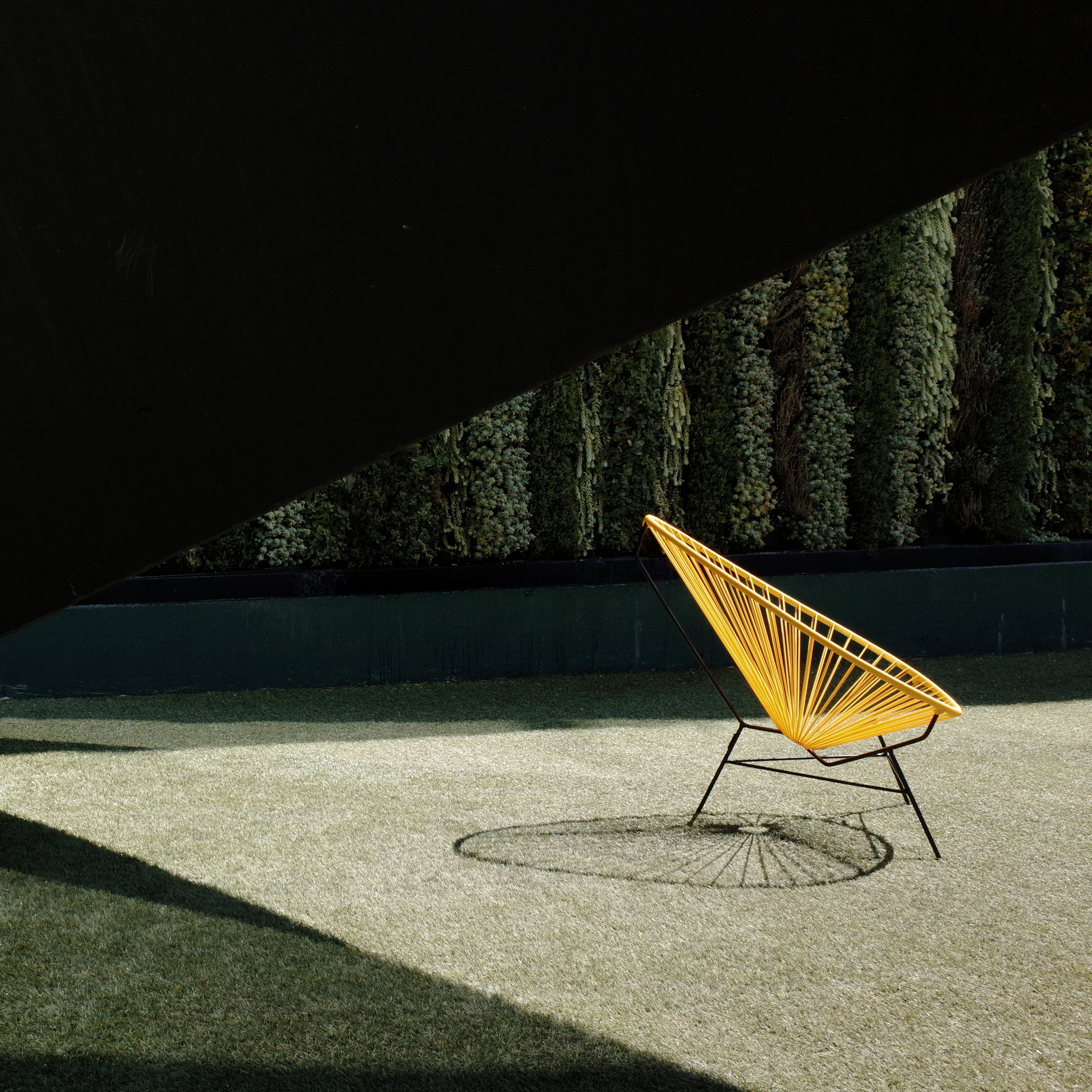 LOUNGE CHAIR