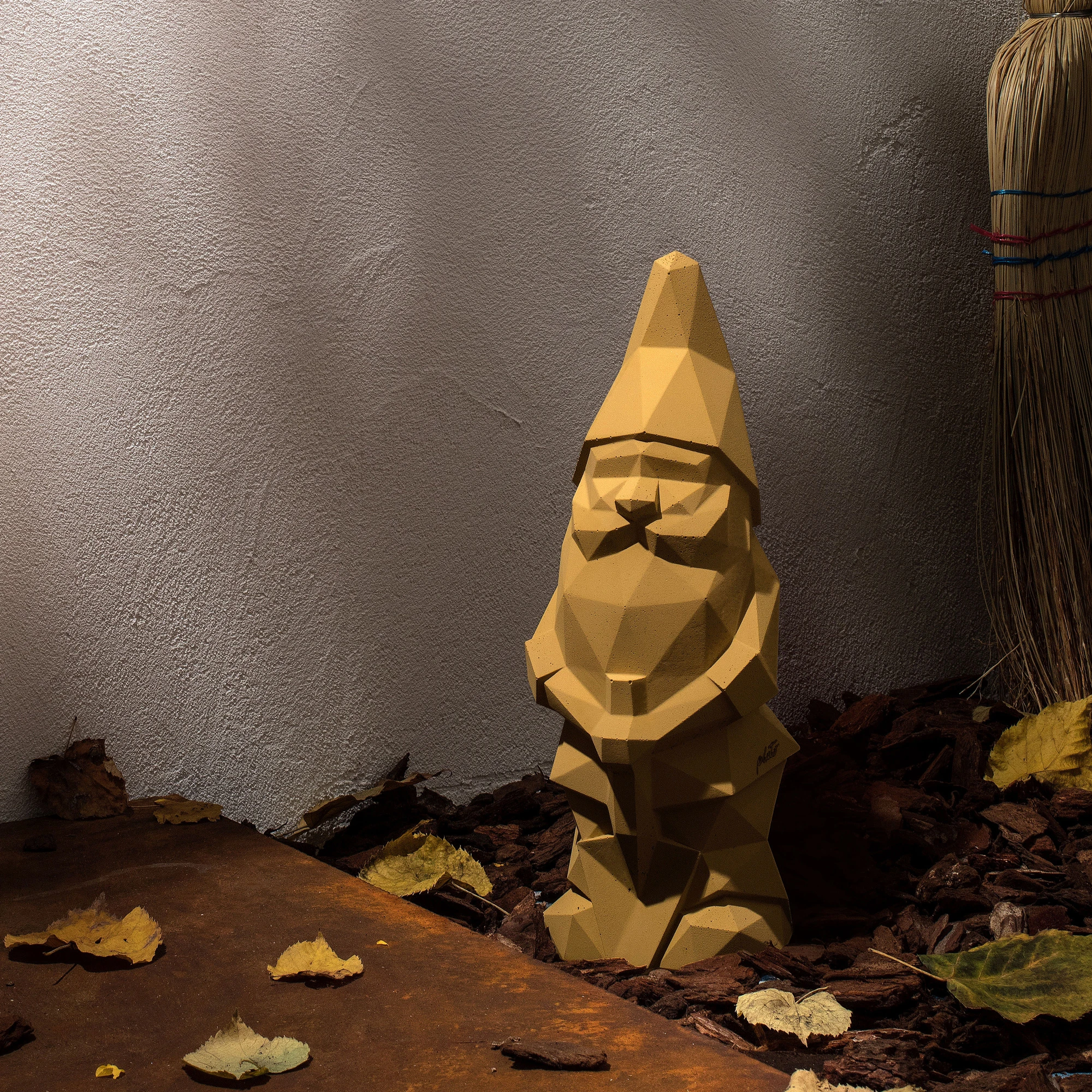 GARDEN DECOR
