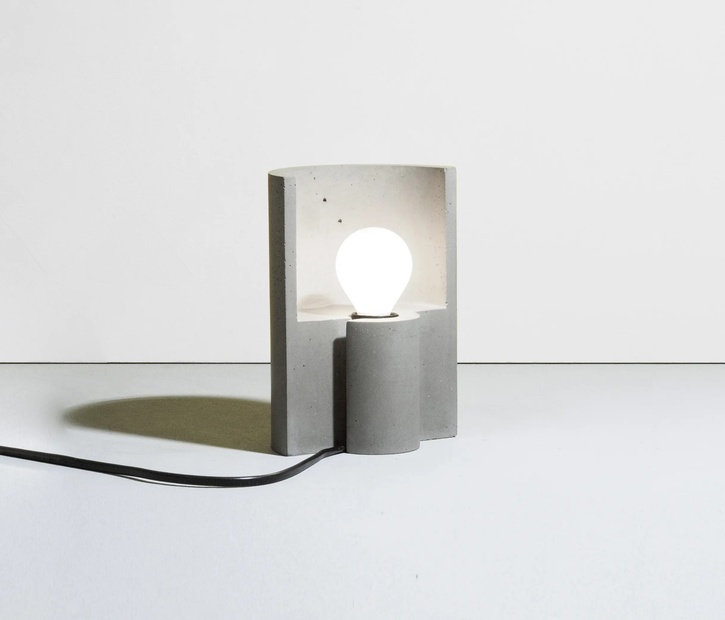 Plato Design - Esse Table