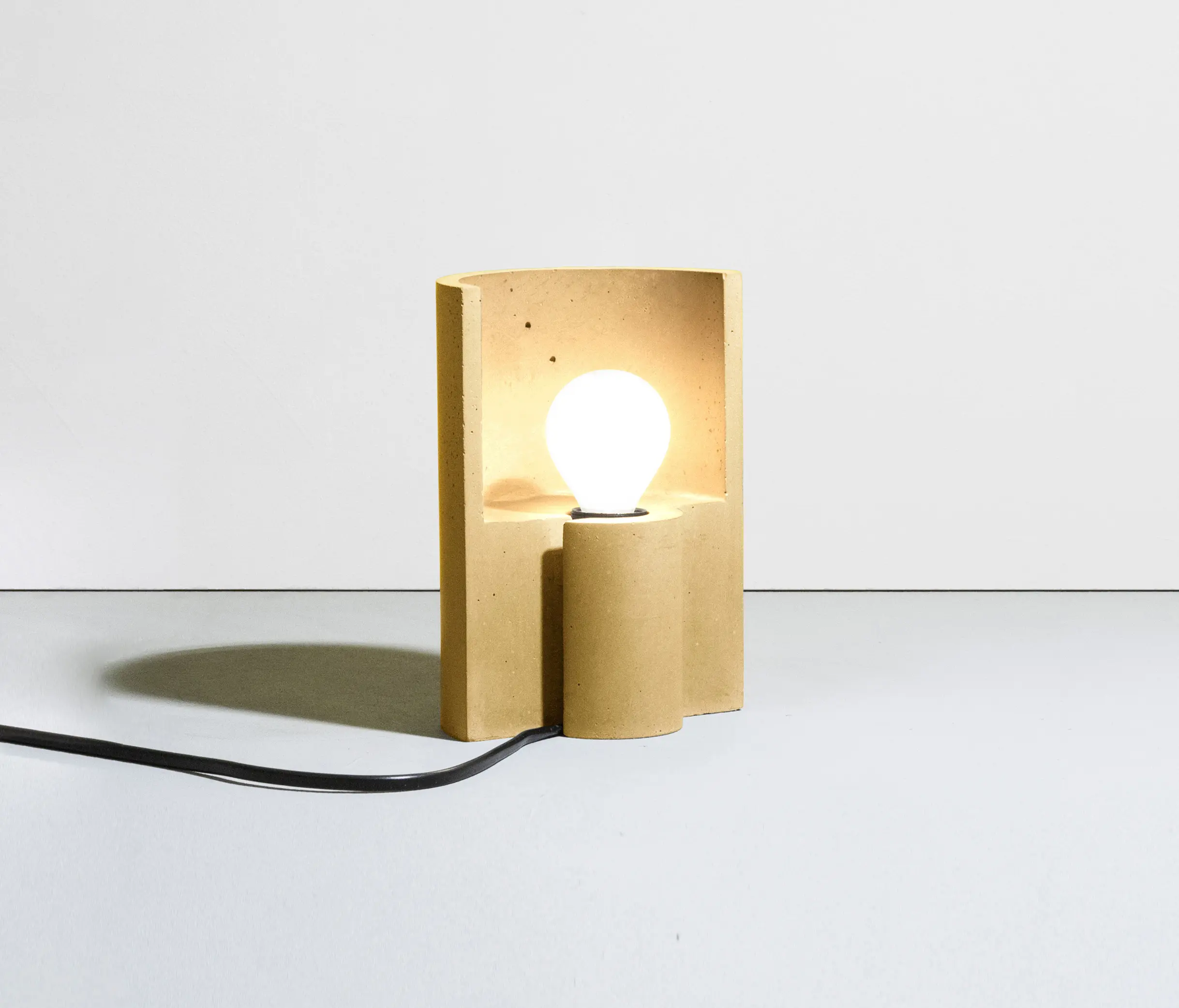 Plato Design - Esse Table