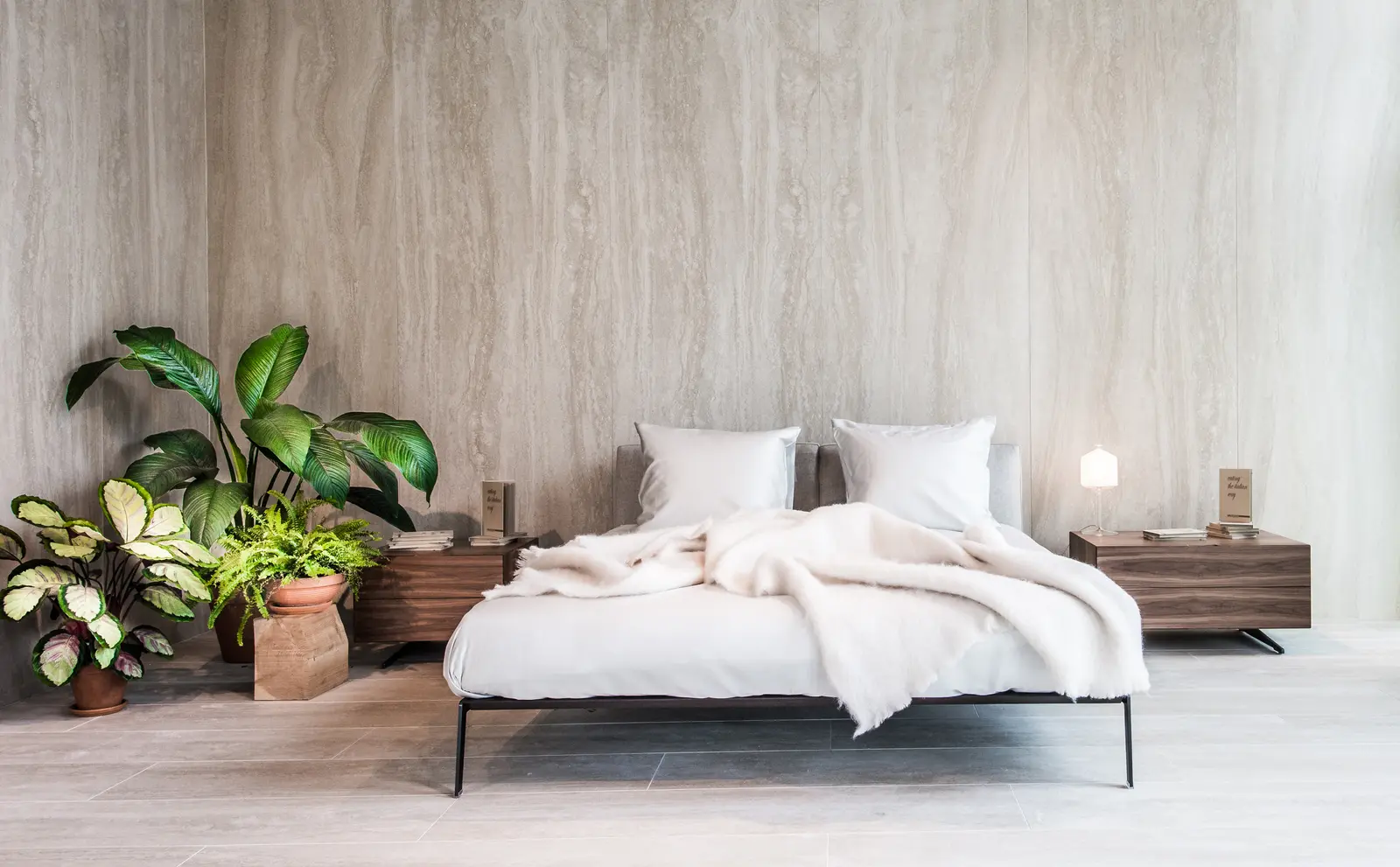 PROJECT BEDLINNEN | MORNING GLOW AT THE FLEXFORM FLAGSHIPSTORE AMSTERDAM BY FRANKLY AMSTERDAM - Bed covers / sheets from Frankly Amsterdam
