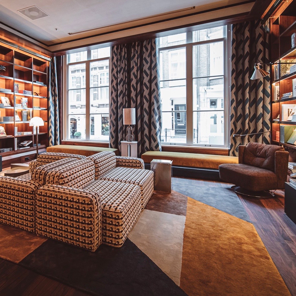 Mostrar el producto Project Specials | Hotel de L'europe, Mendo Bookstore with a
Eucalyptus and Mohair special by Nicemakers del fabricante Frankly Amsterdam