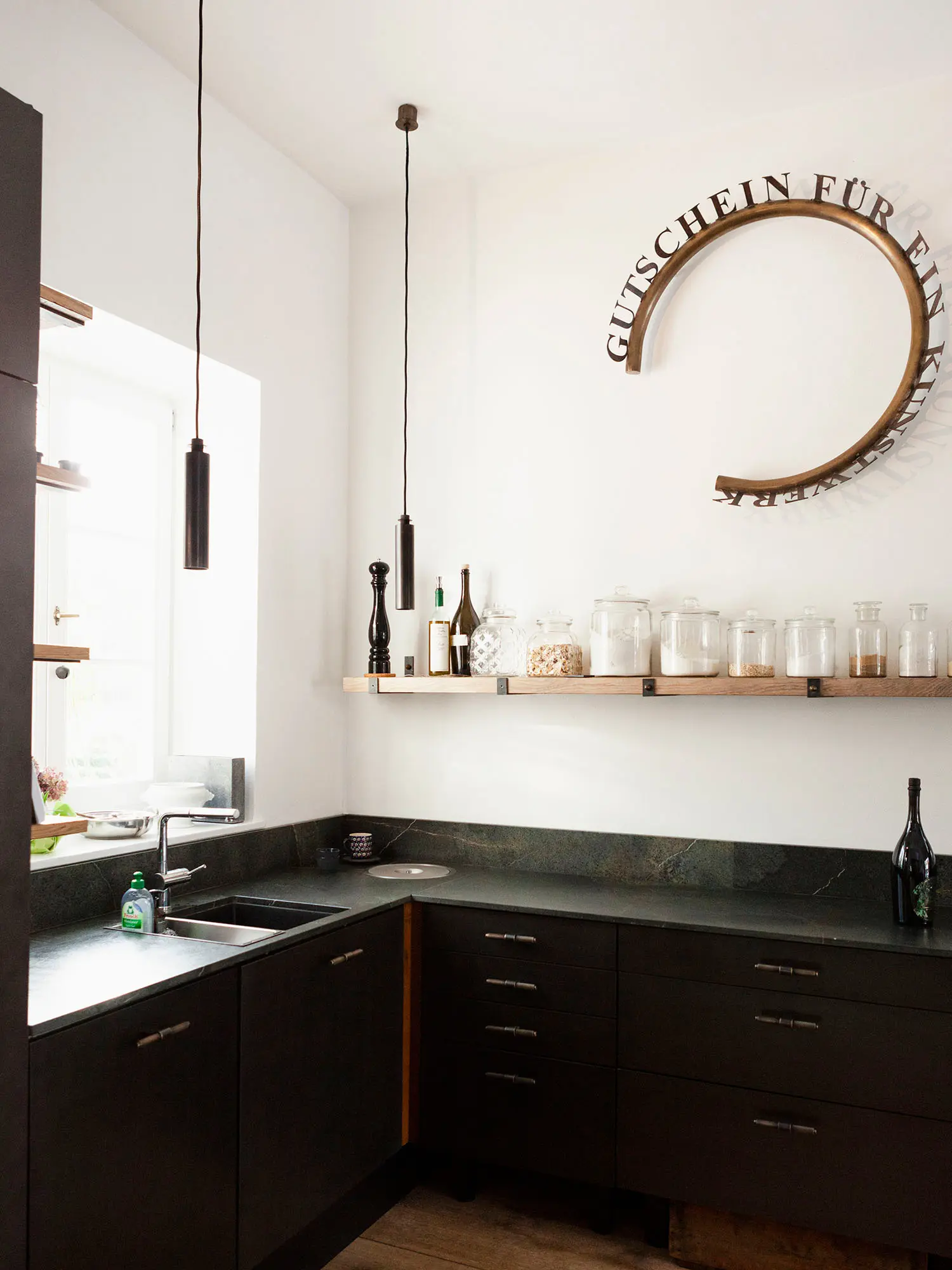 Craftvoll - Möbelgriff WCM1 | Das T Messing dark