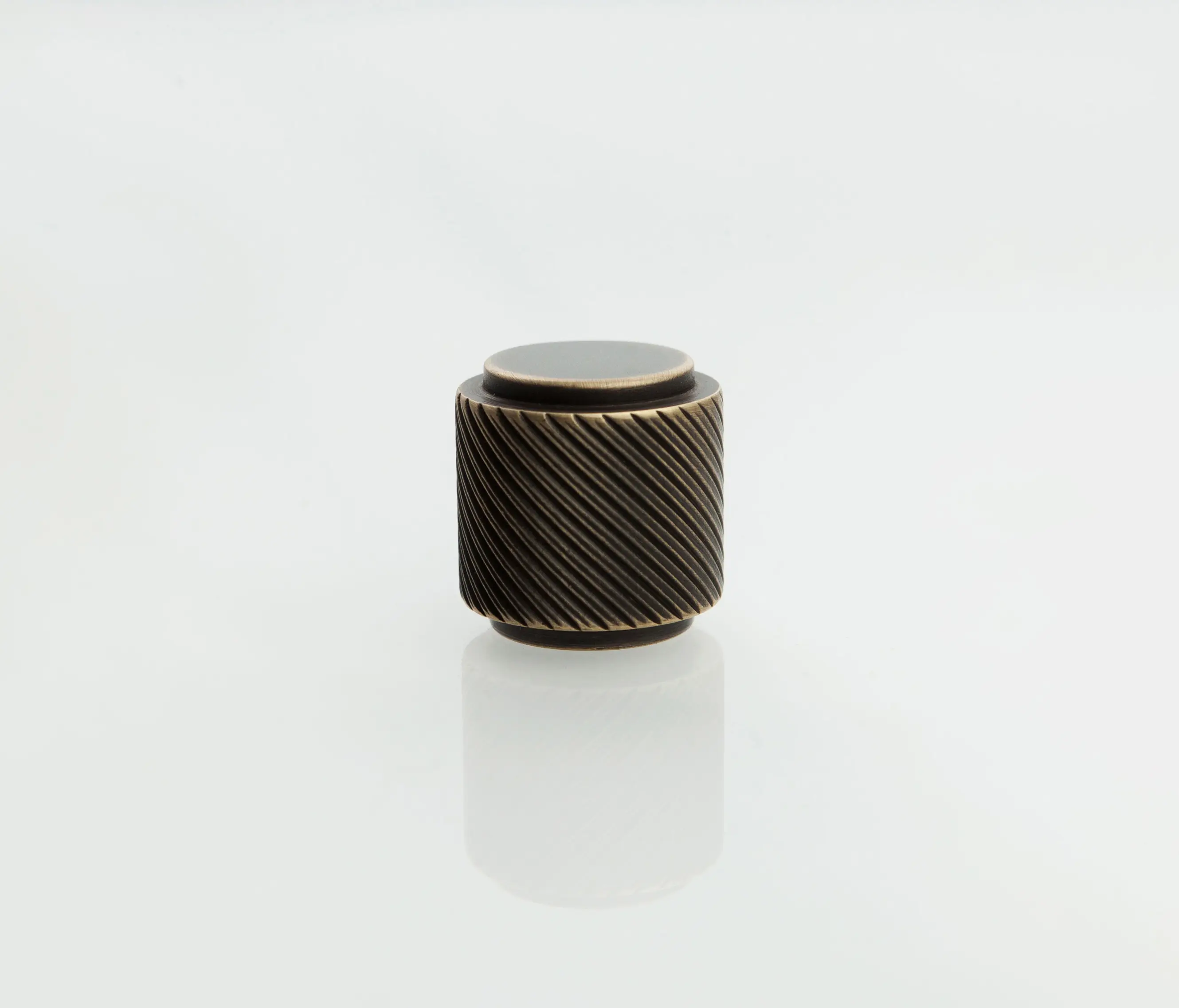 Craftvoll - Furniture Handle WCM4 | The Knob Brass bronzed