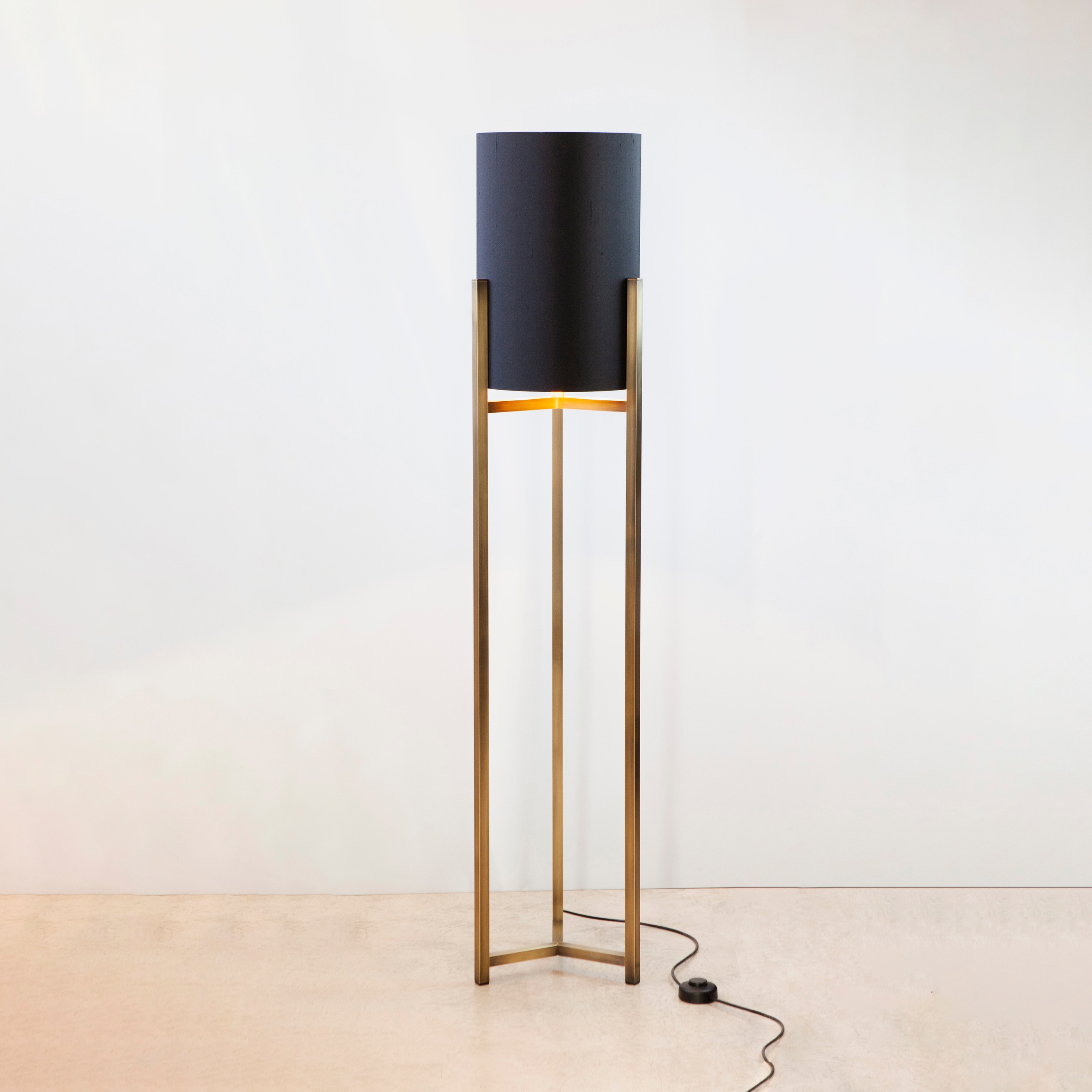 Vertoon produk Standing Lamp WCM9 | The Tría van vervaardiger Craftvoll