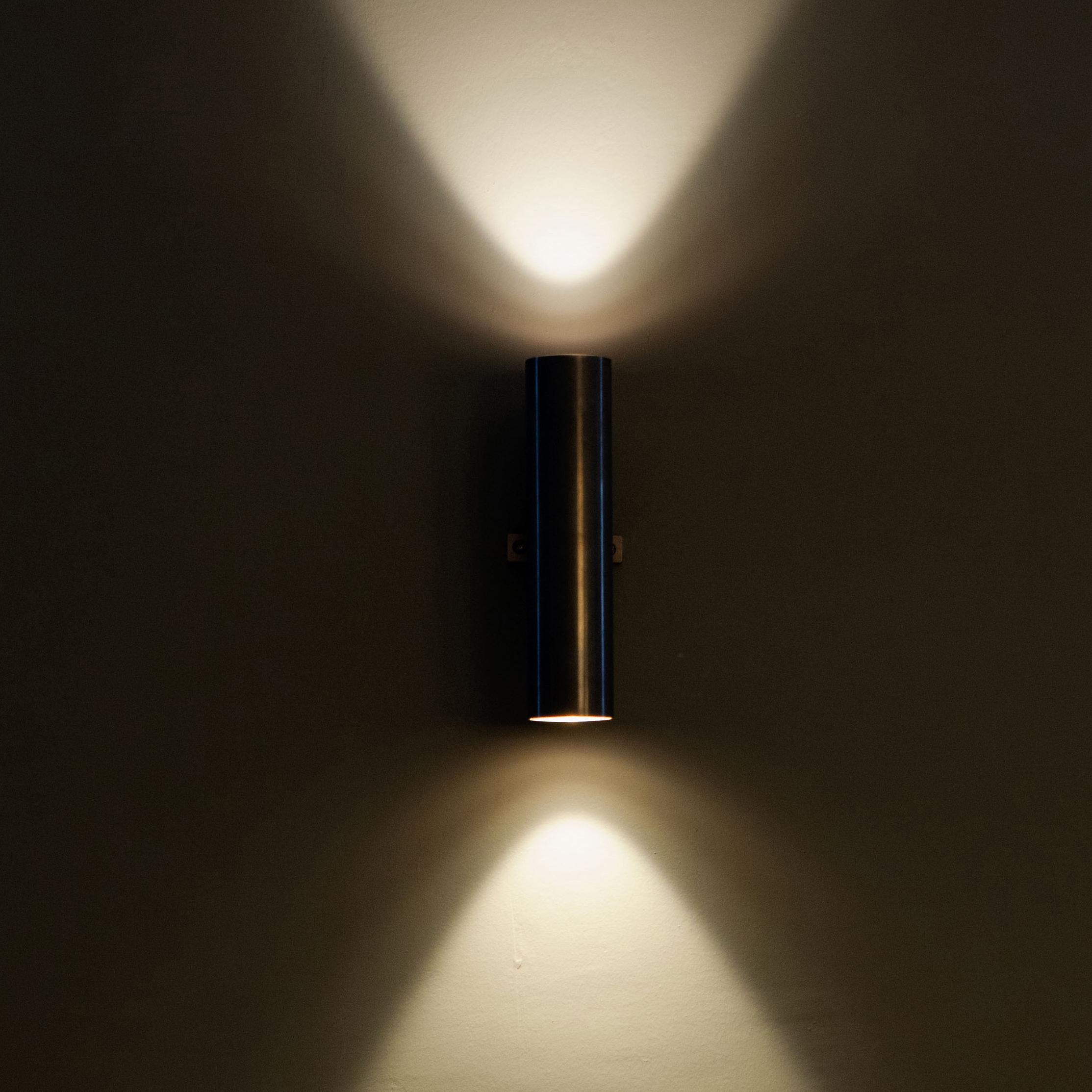 Vertoon produk Wall Light WCM11 | The Up + Down van vervaardiger Craftvoll