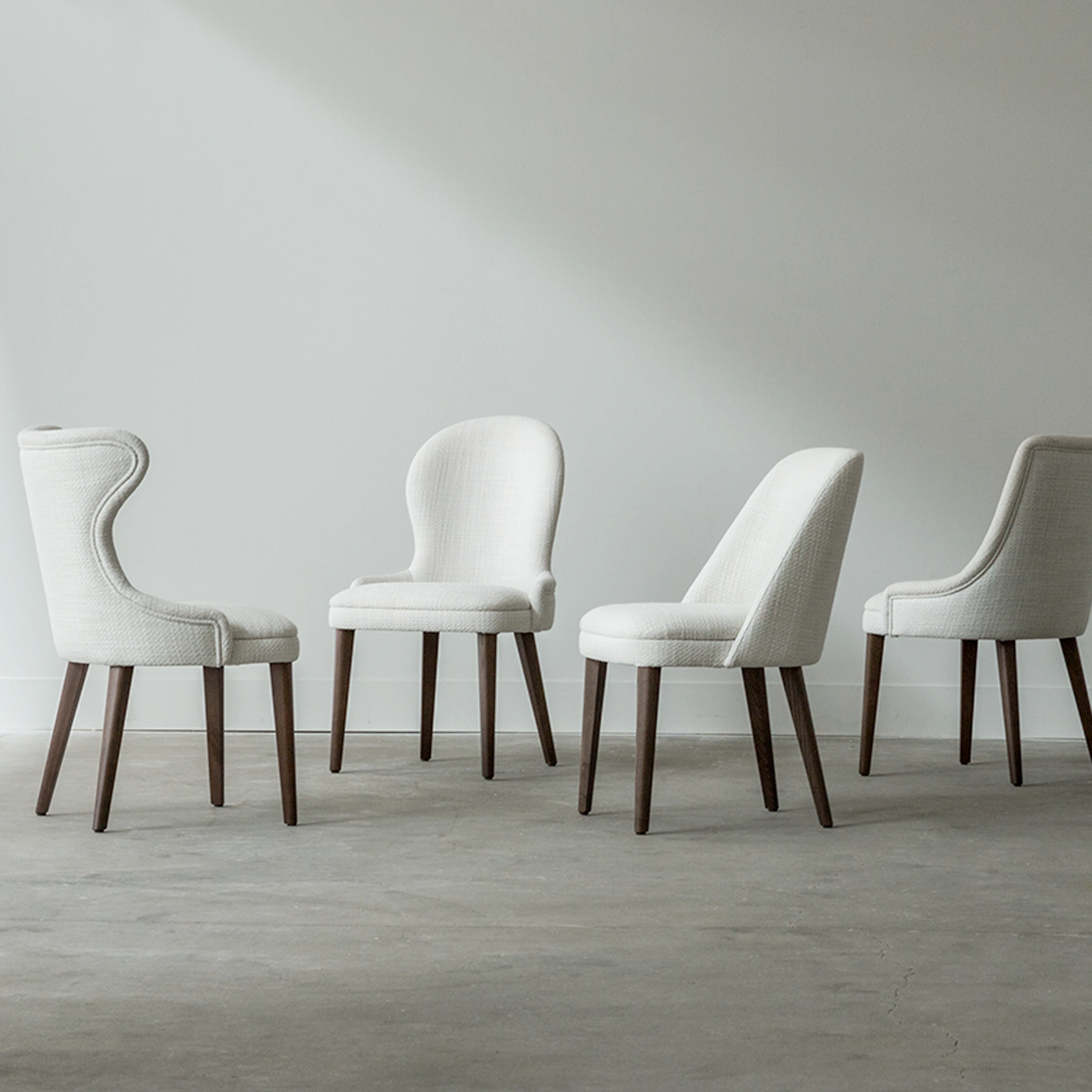 CHAIRS & POUFS