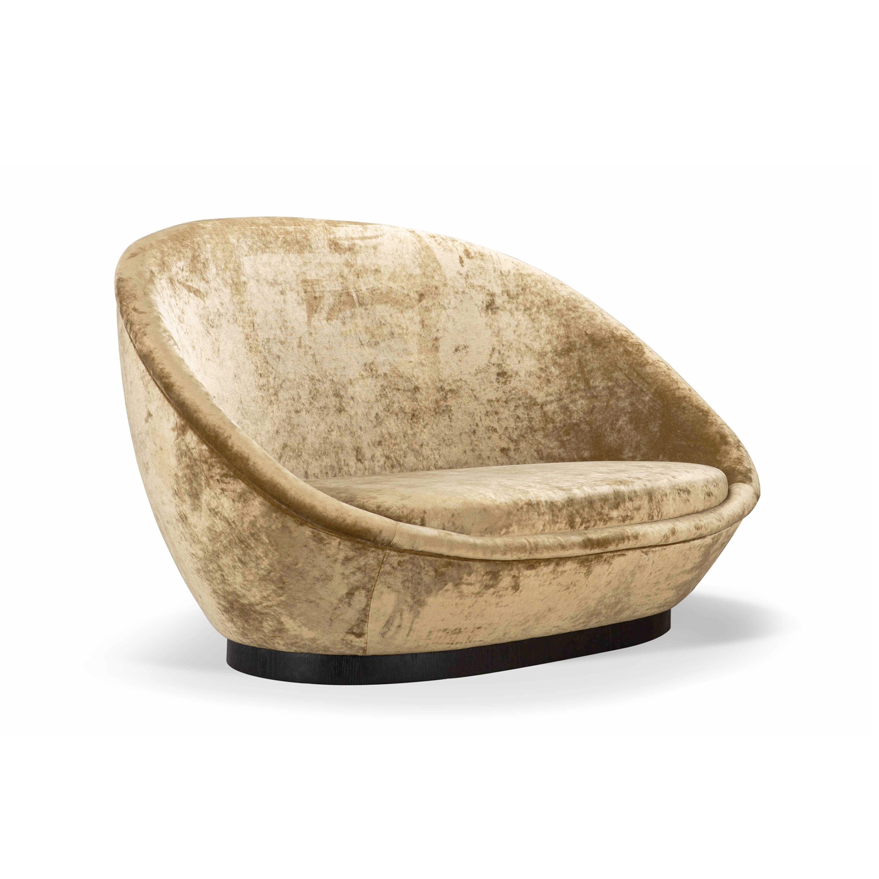 Produkt Aggi | Wood Base Loveseat des Herstellers Hamilton Conte anzeigen