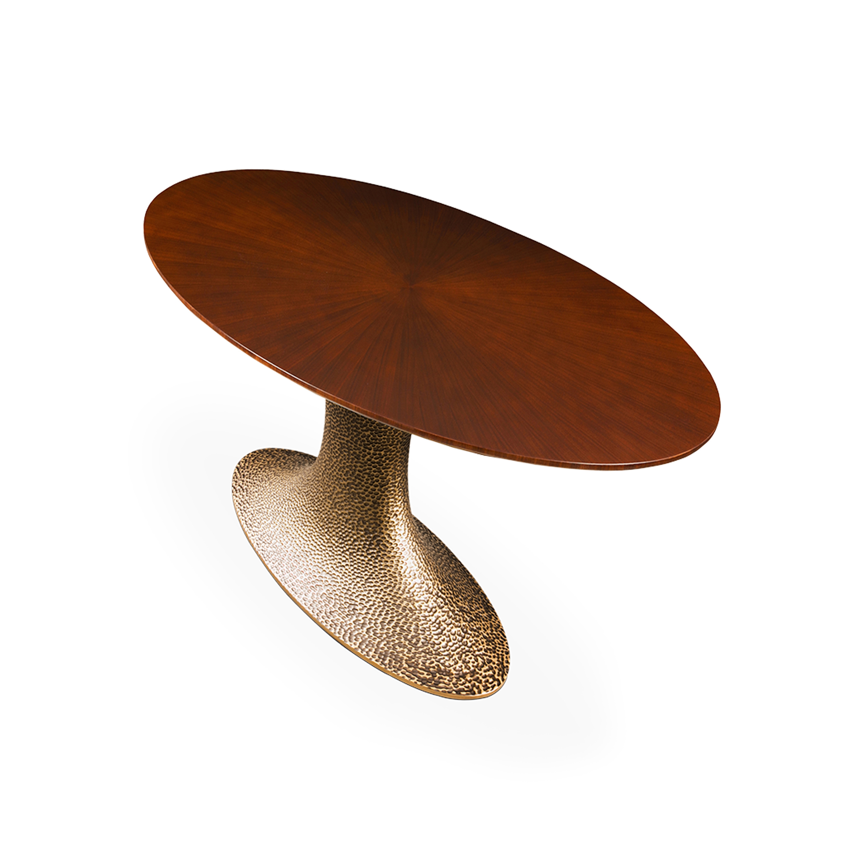 Produkt Ines | Oval Hammered Walnut Dining Table des Herstellers Hamilton Conte anzeigen