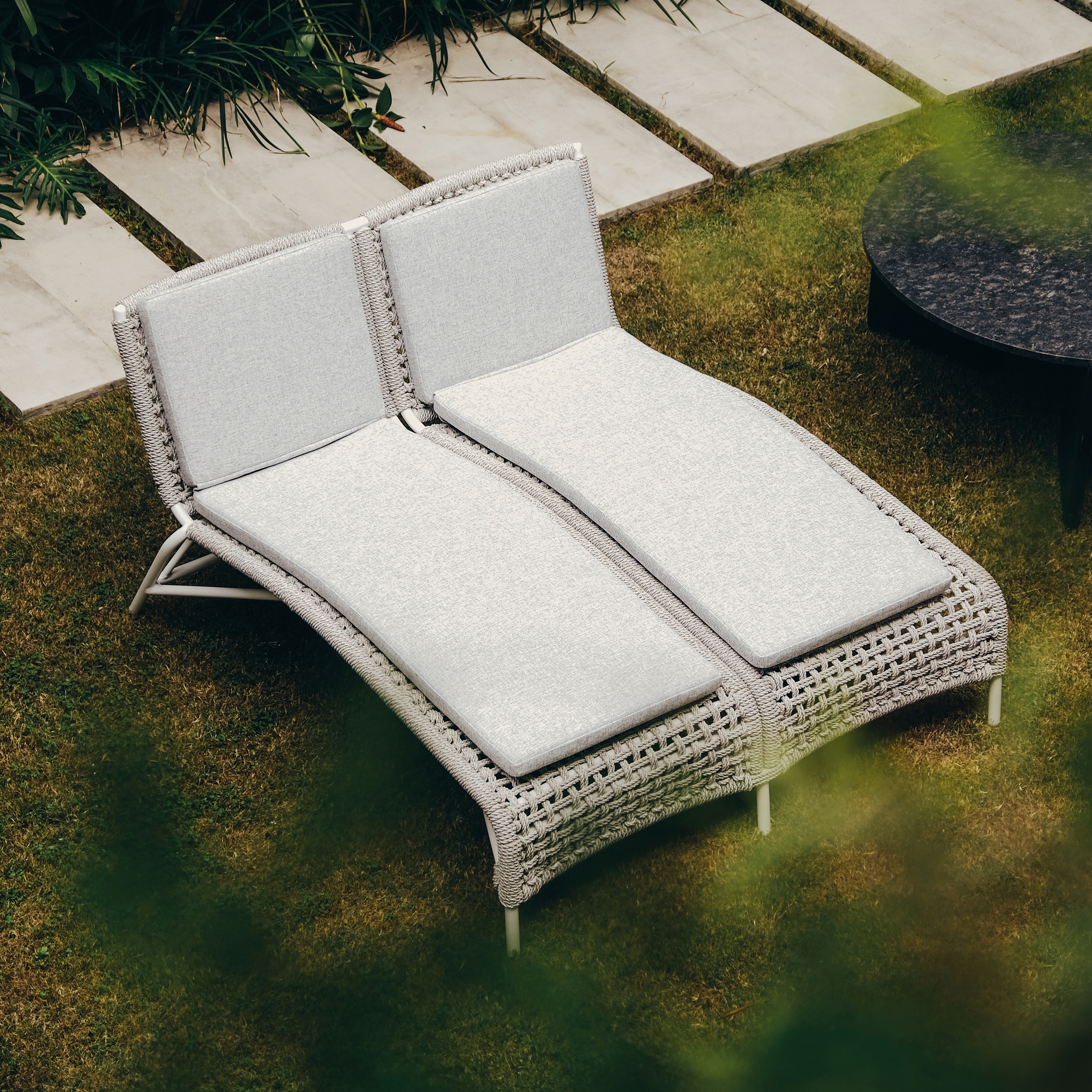 CHAISE LONGUES