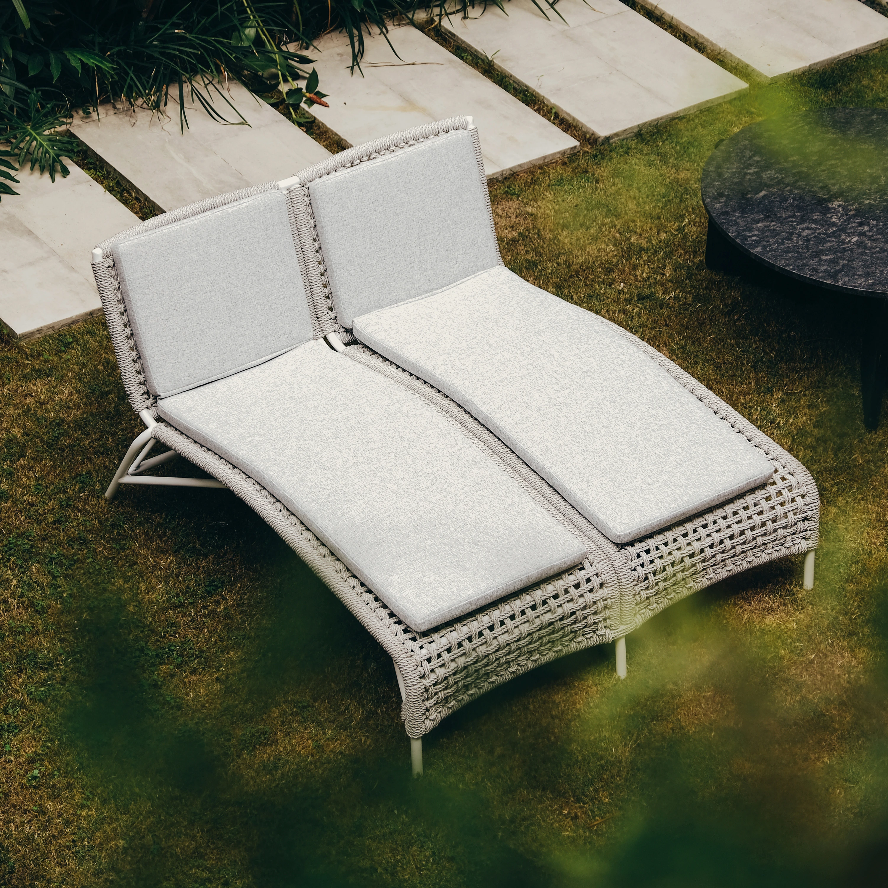 CHAISE LONGUES