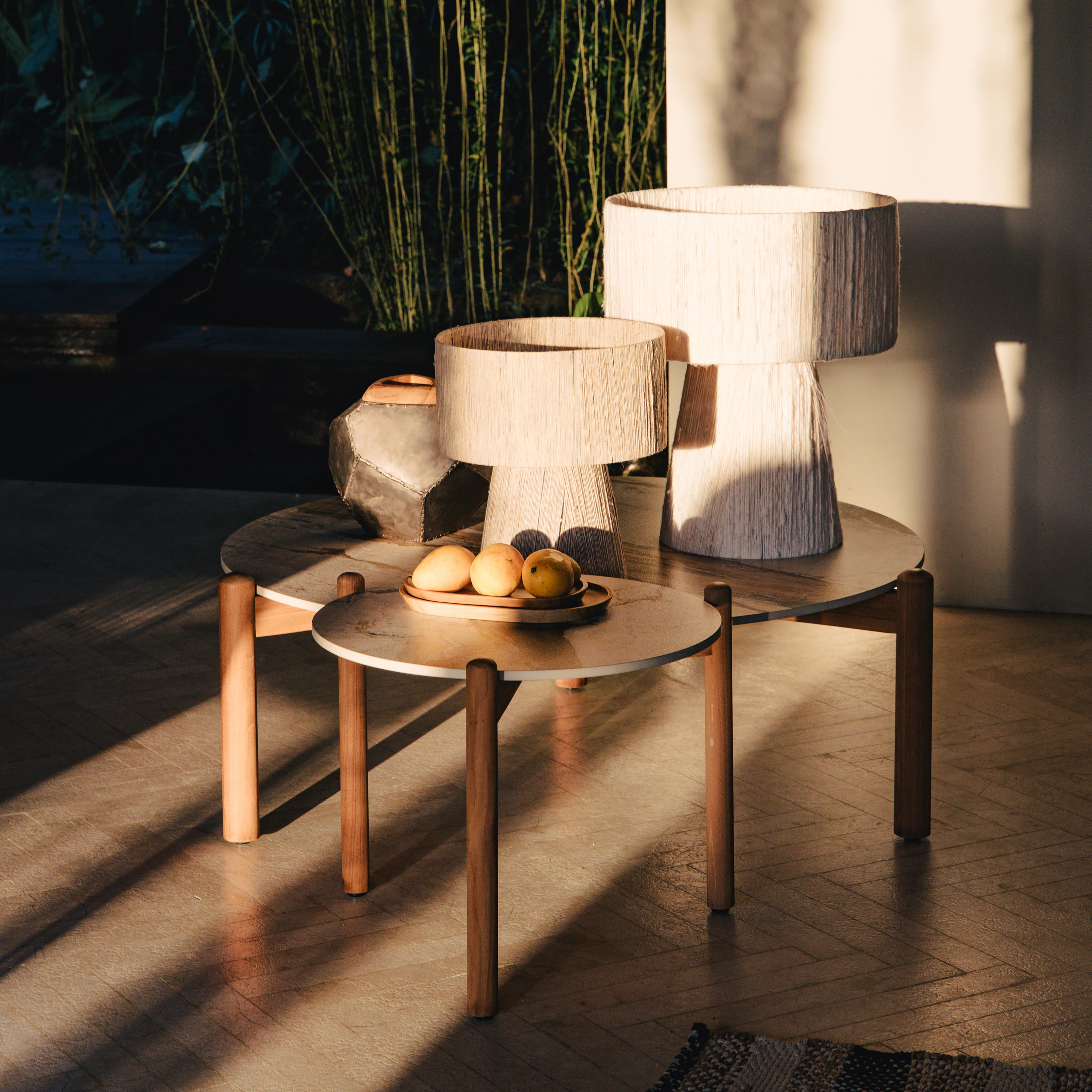 COFFEE TABLES & SIDES