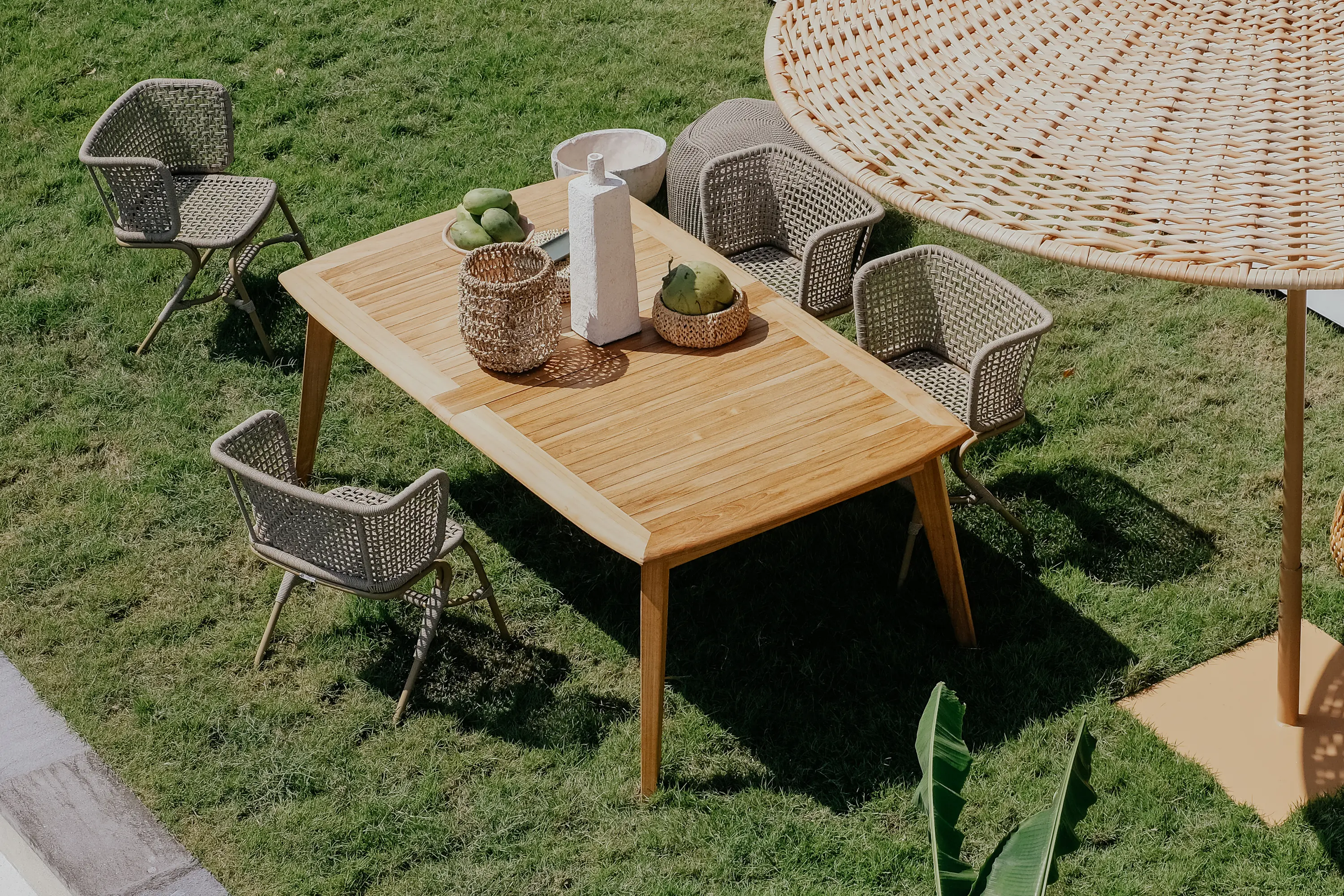 cbdesign - Continuum Square Table