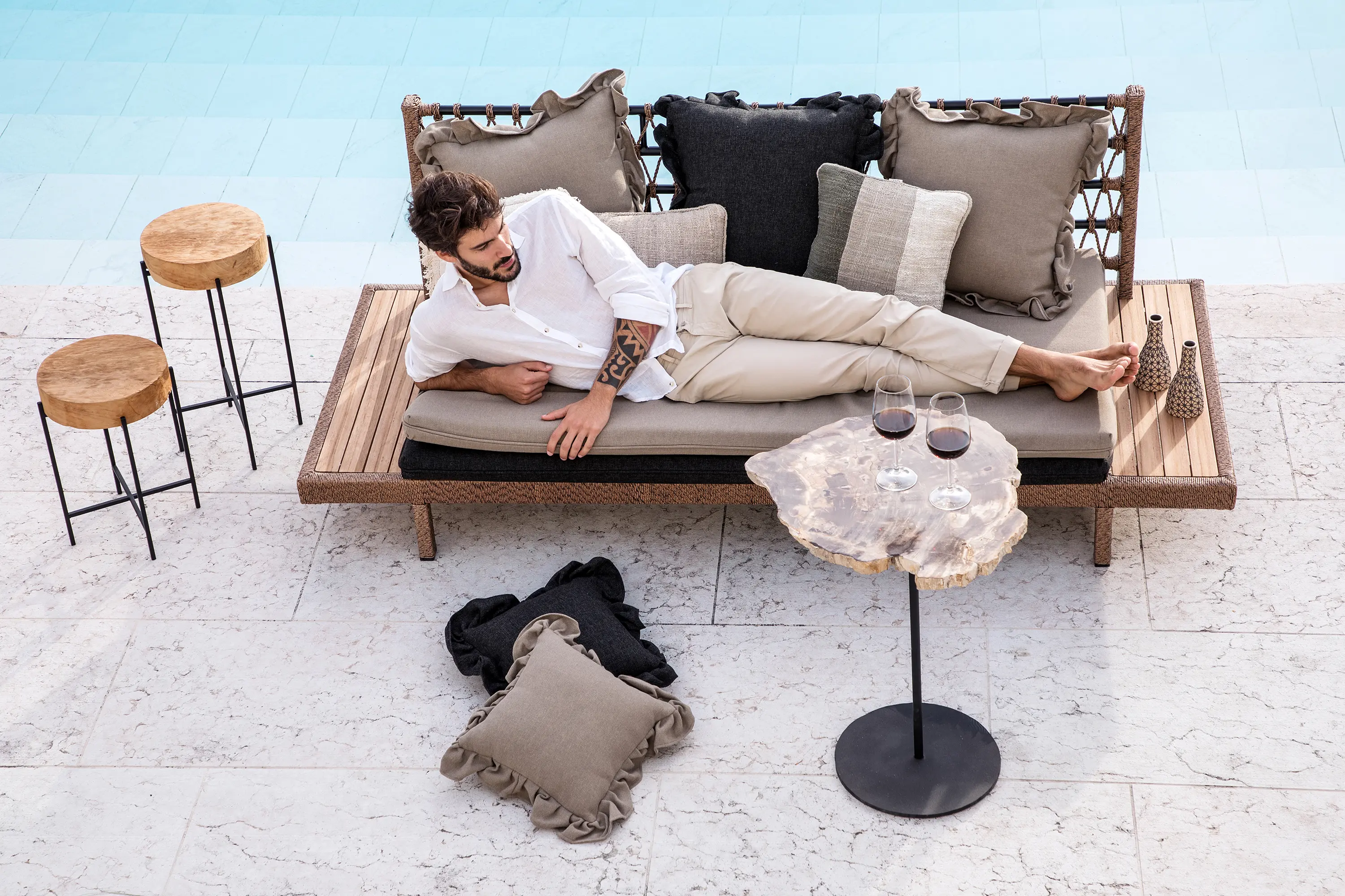 cbdesign - Thea Petrified Round Coffee Table S/2