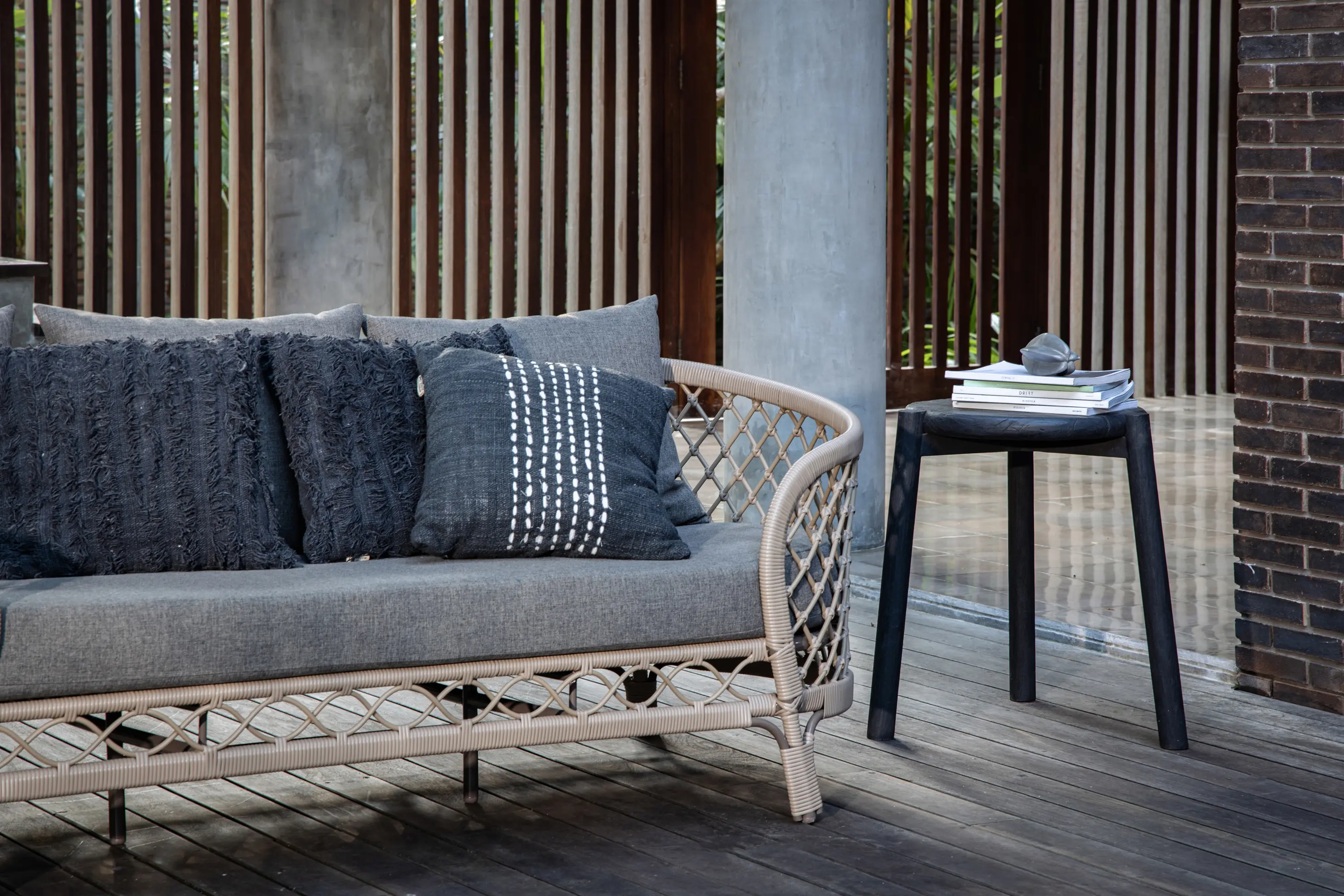 cbdesign - Brooklyn Round Sofa