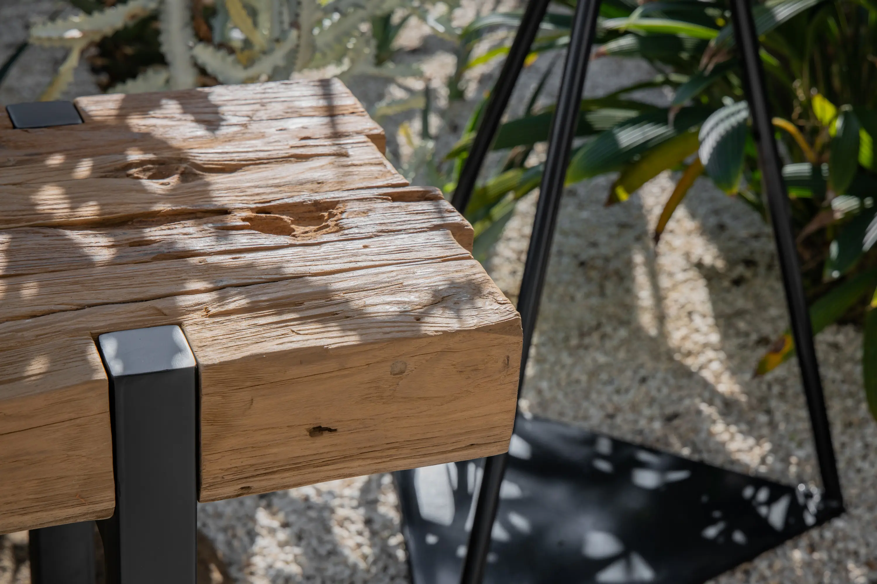 cbdesign - Sauvage Audio Table