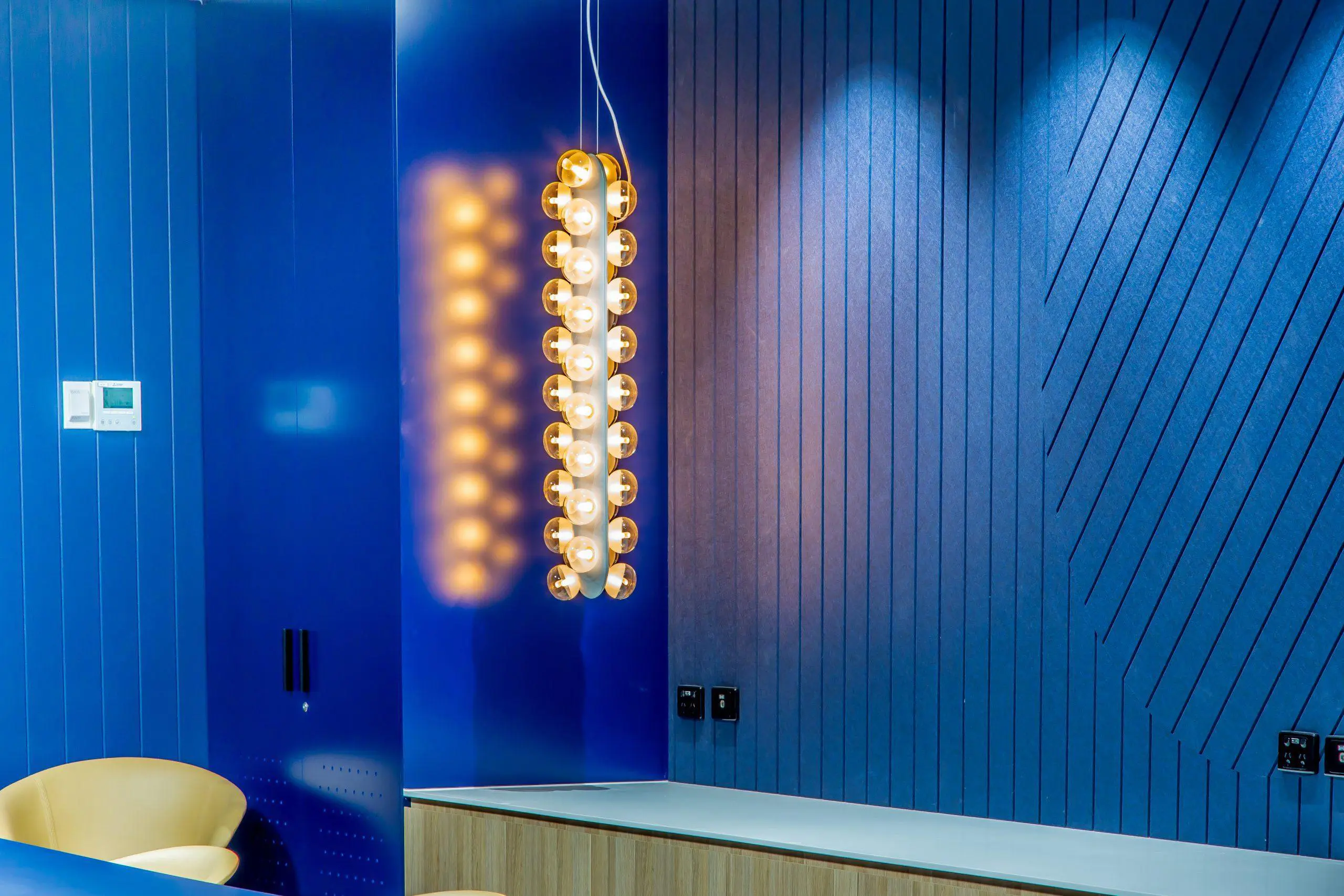 Autex Acoustics - Groove - Paneles estampados con corte de enrutador