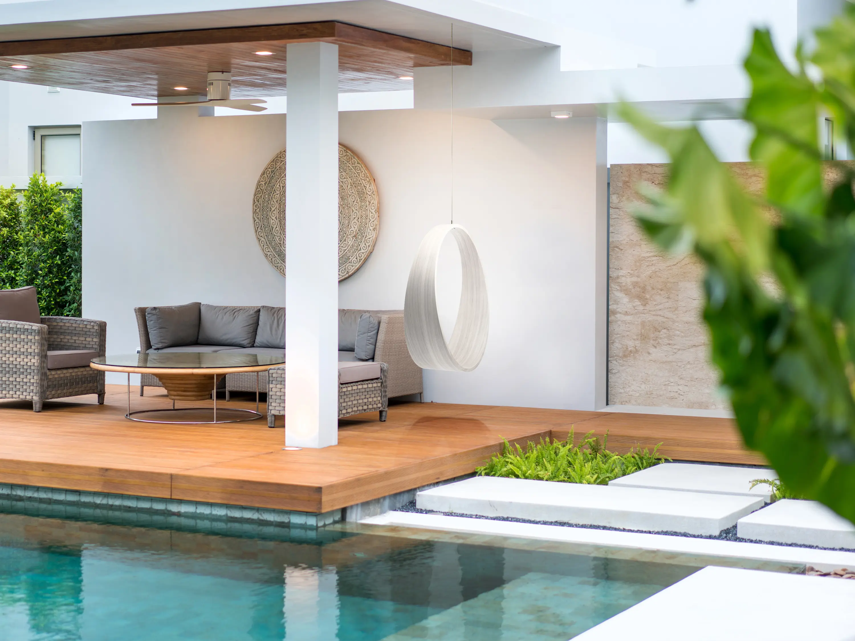 Iwona Kosicka Design - Circleswing N.2 Wooden Hanging Chair Swing Seat - in gold colour gilding liquid⎥indoor