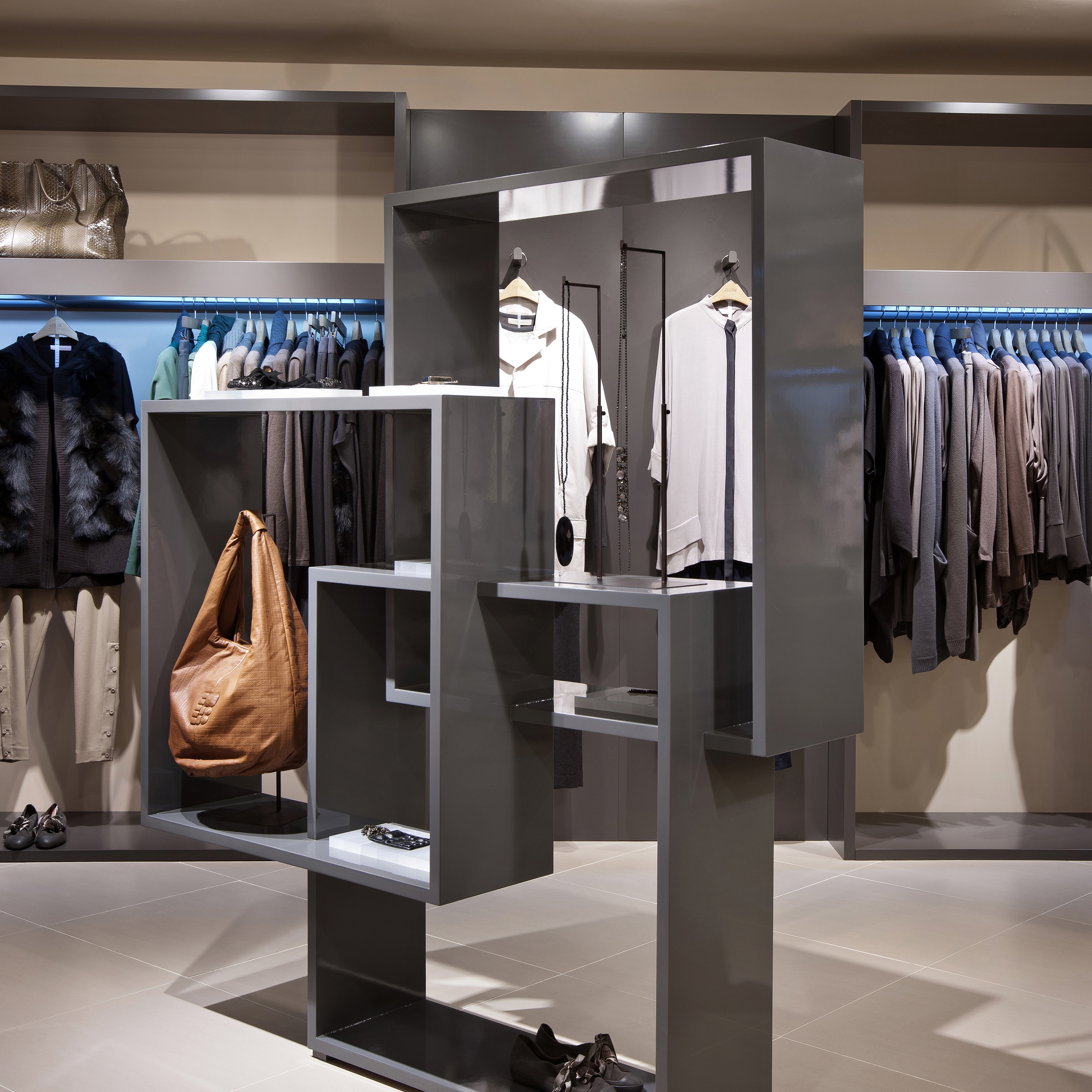 SHOP FITTING