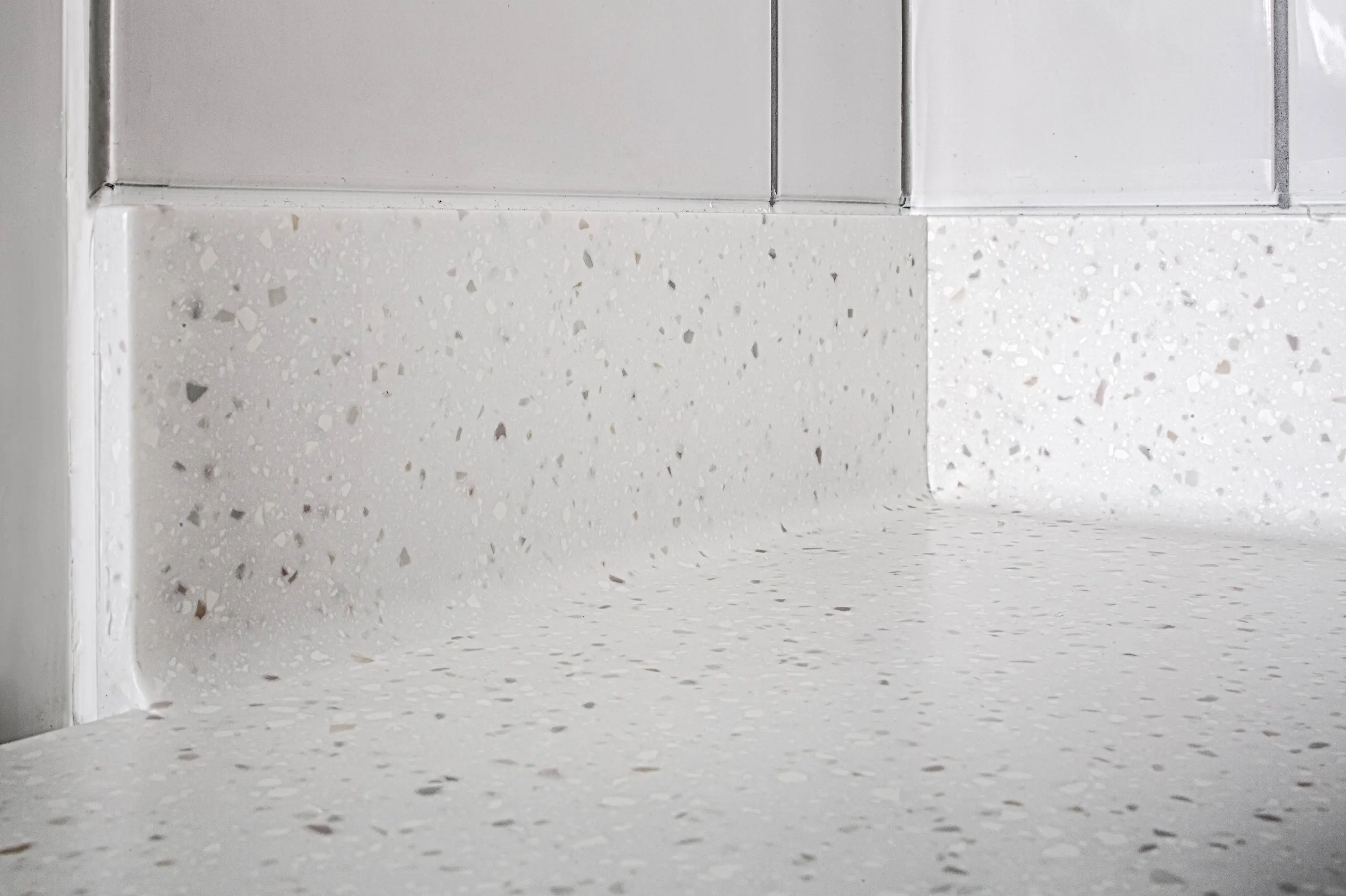 Staron® - Pebble Swan