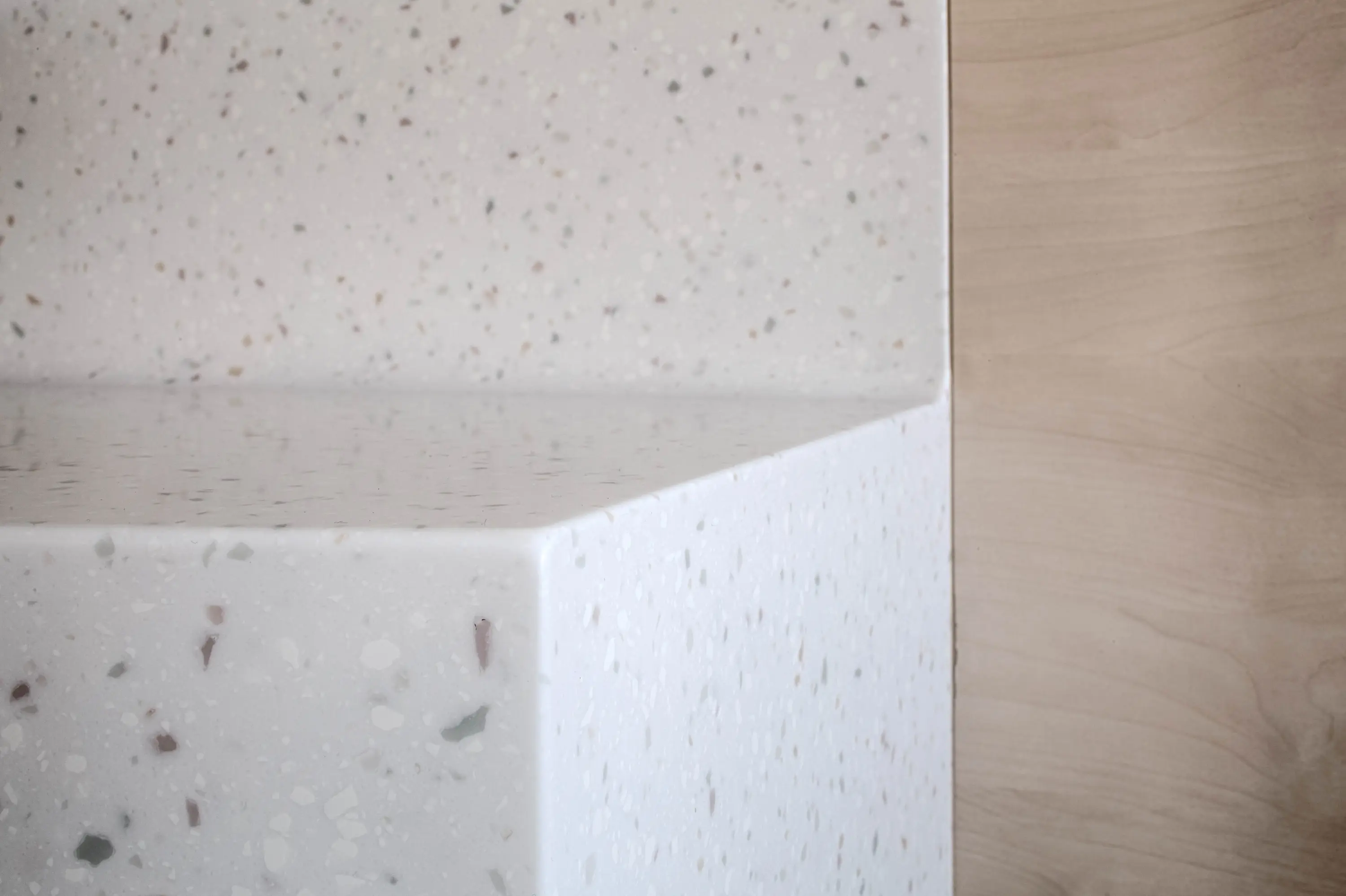 Staron® - Pebble Swan