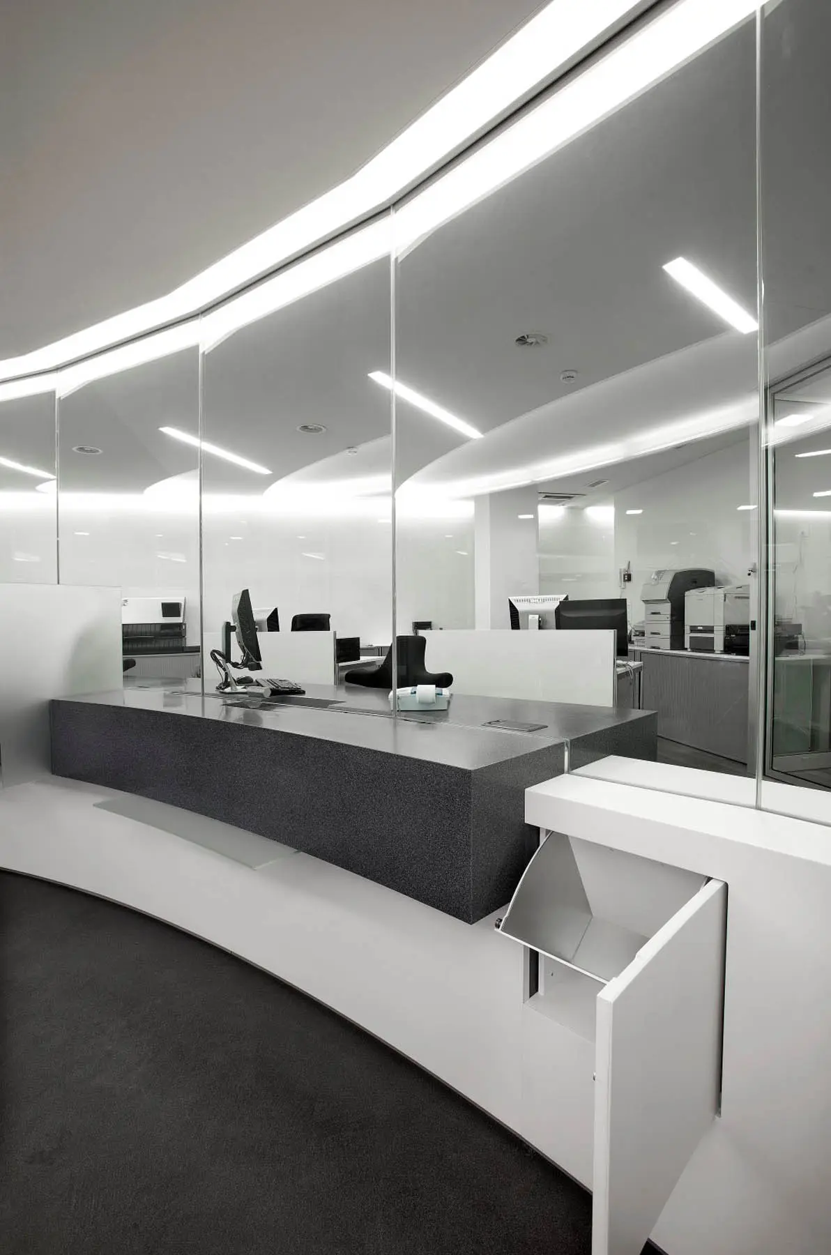 Staron® - Sanded Dark Nebula