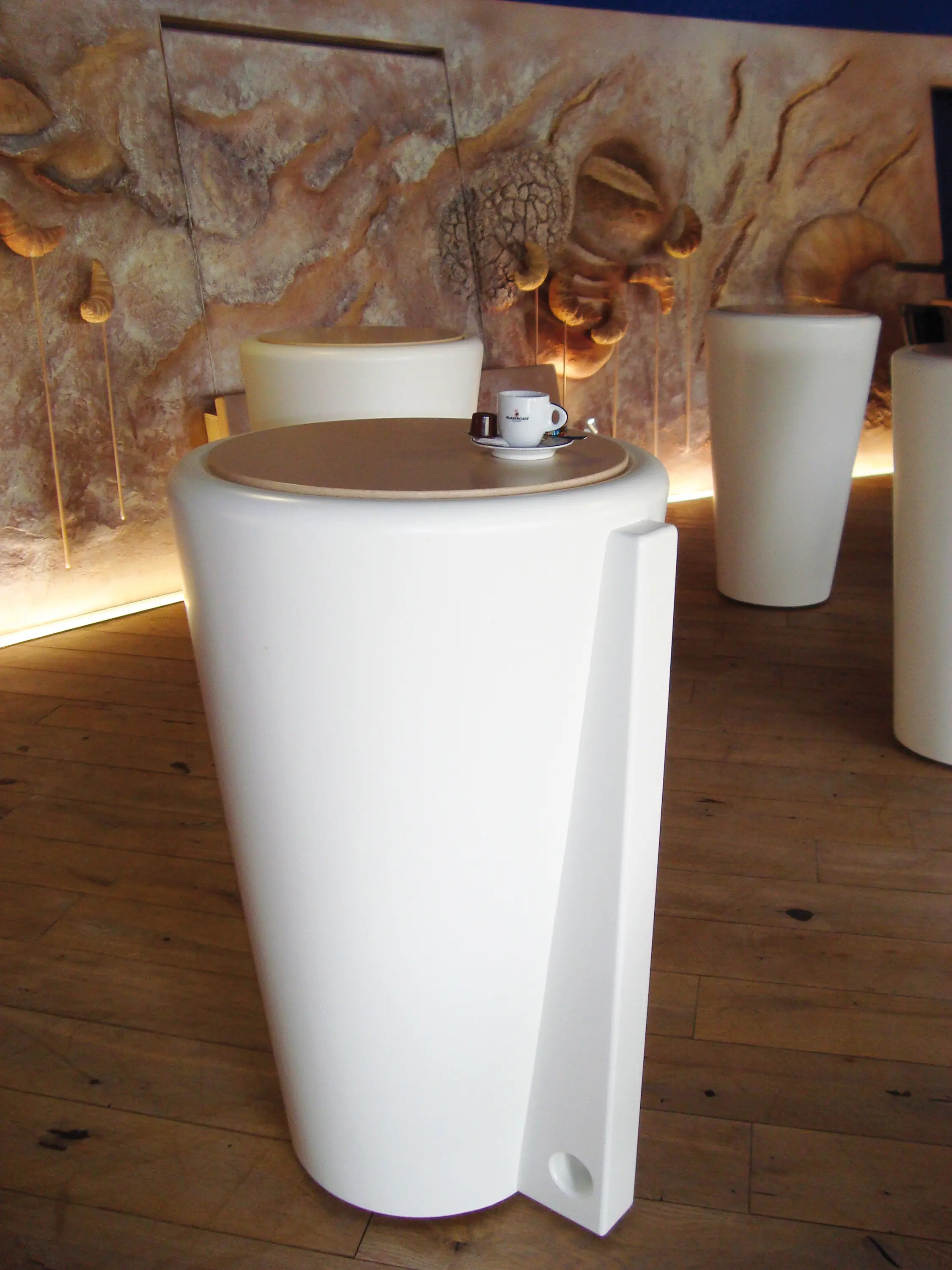 Staron® - STARON® Table