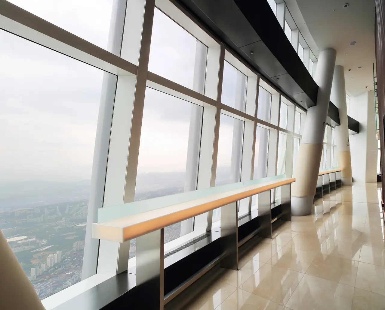 Staron® - Solid Dazzling White