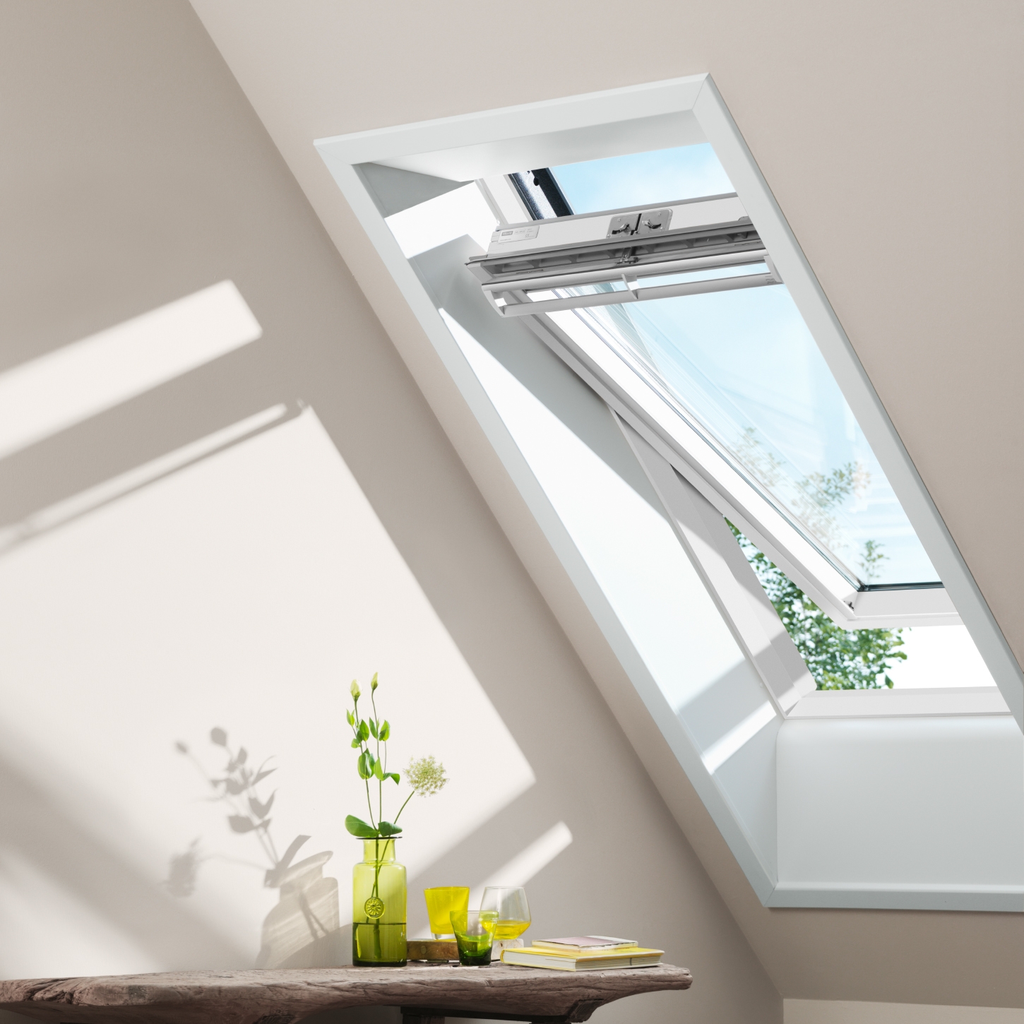 Display product VELUX manual centre-pivot roof window GGL from manufacturer VELUX Group