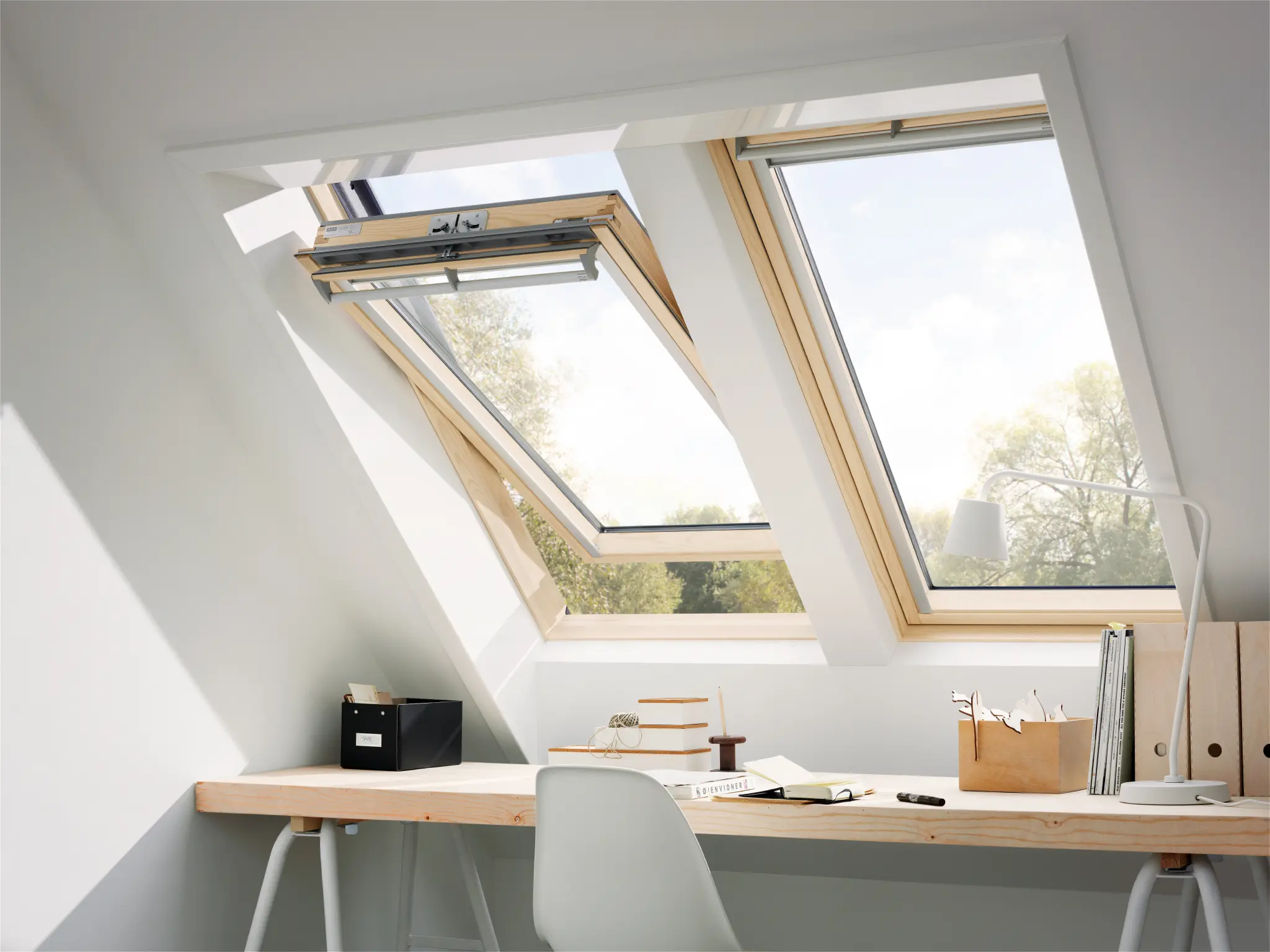 VELUX Group - VELUX manual centre-pivot roof window GGL