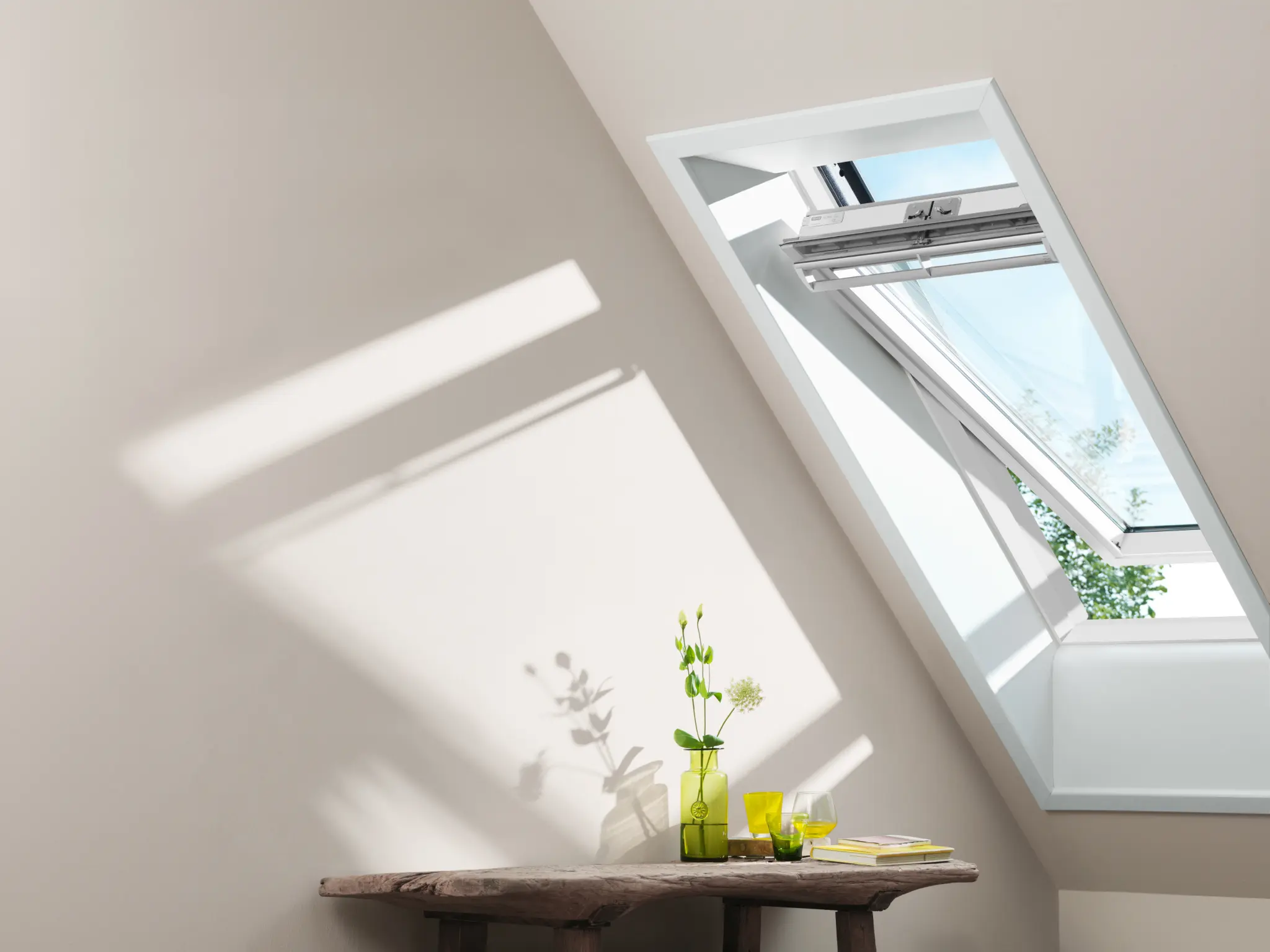VELUX Group - VELUX manual centre-pivot roof window GGL