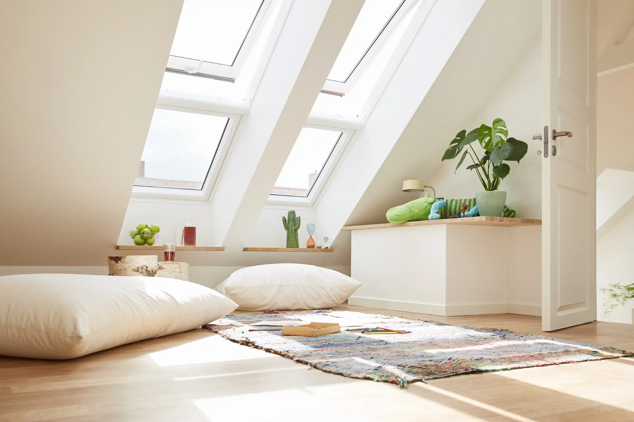 VELUX Group - VELUX manual top-hung roof window GPU - Ideal for bathroom and kitchens