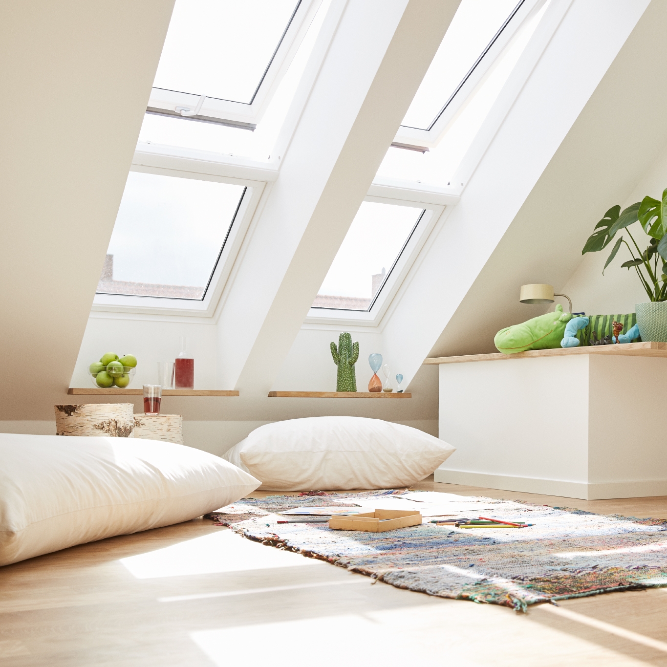 Display product VELUX manual top-hung roof window GPU - Ideal for bathroom and kitchens from manufacturer VELUX Group