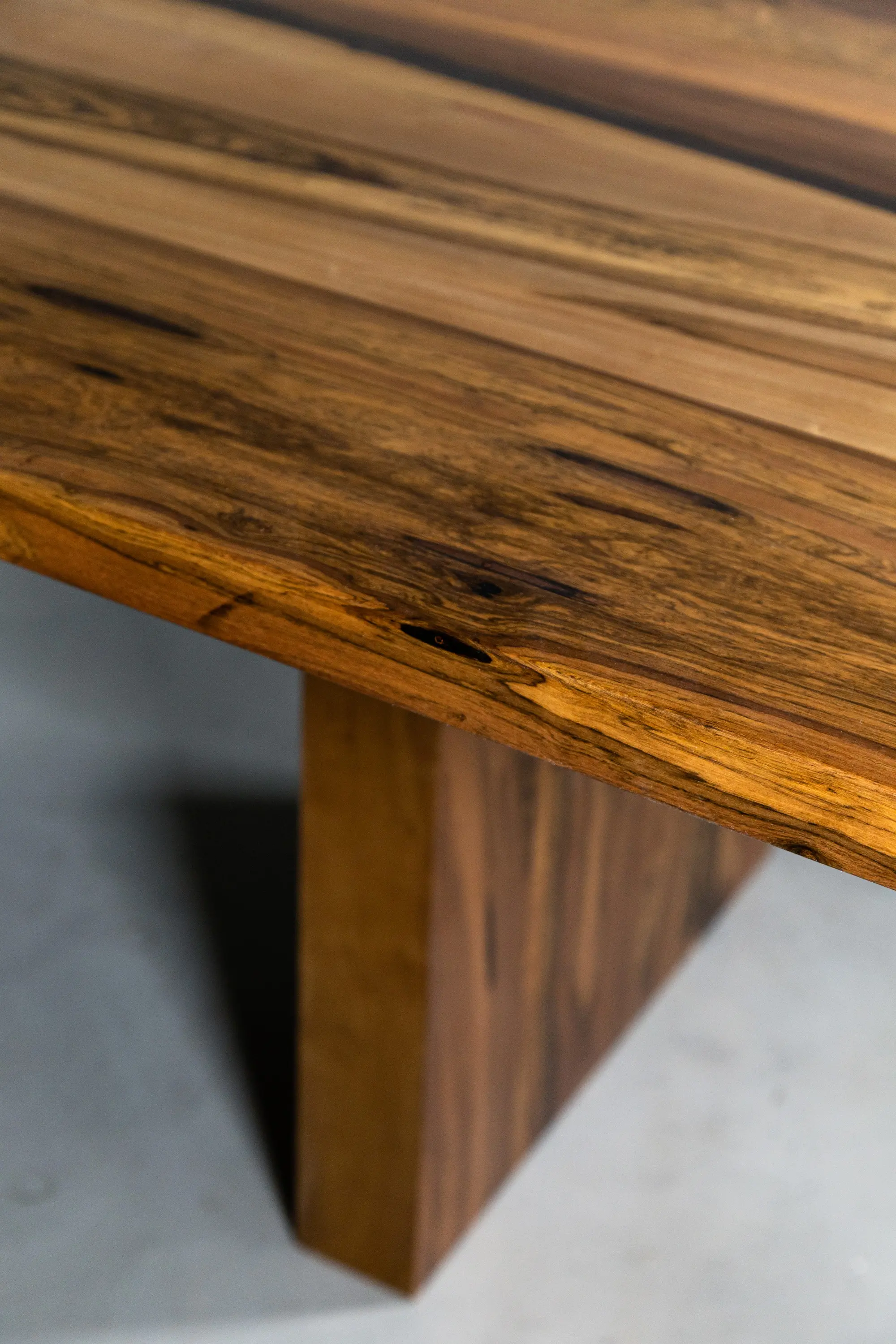 Costantini - Andre Table